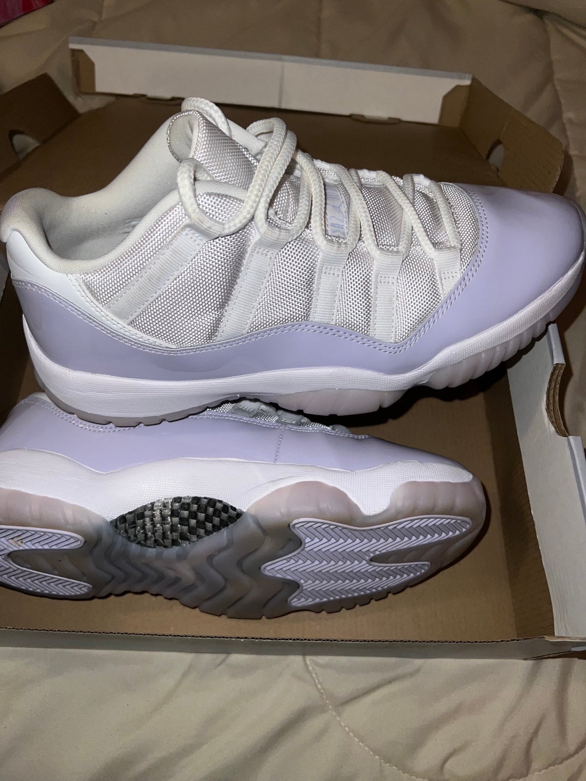 2022 Wmns Air Jordan 11 Retro Low 'Pure Violet'