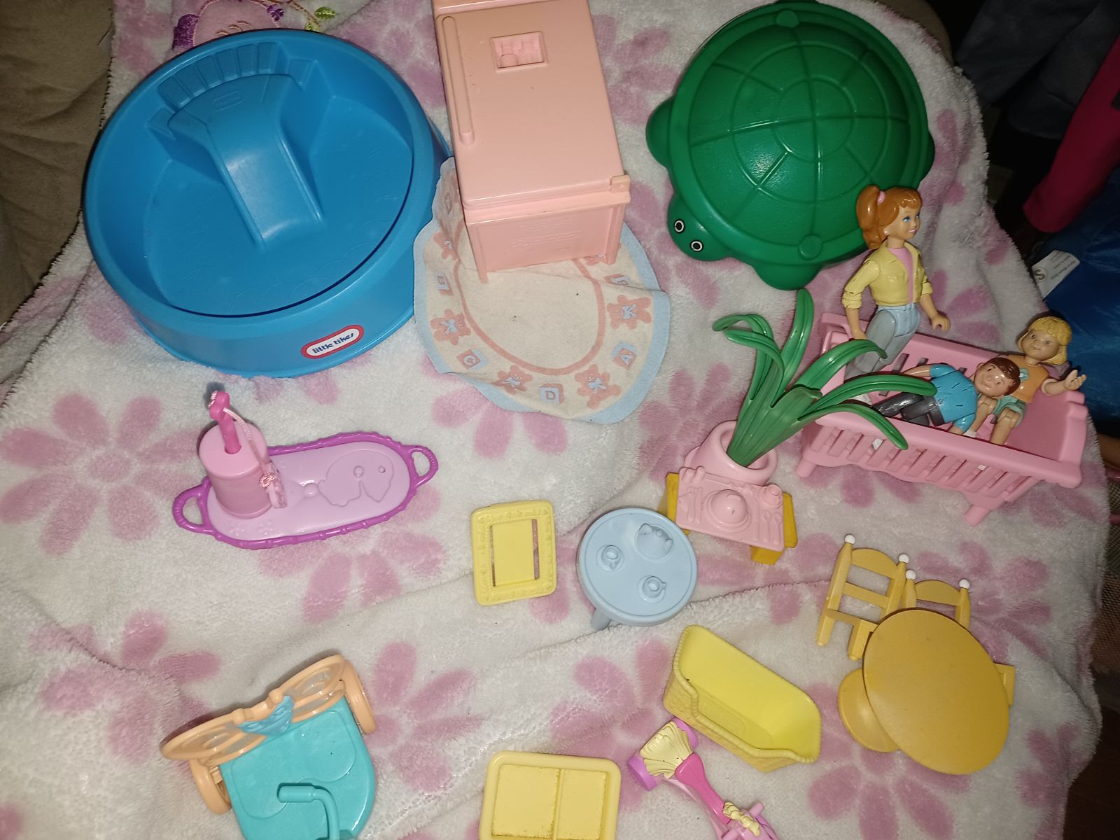Little tikes and fisher price loving family dollhouse funiture
