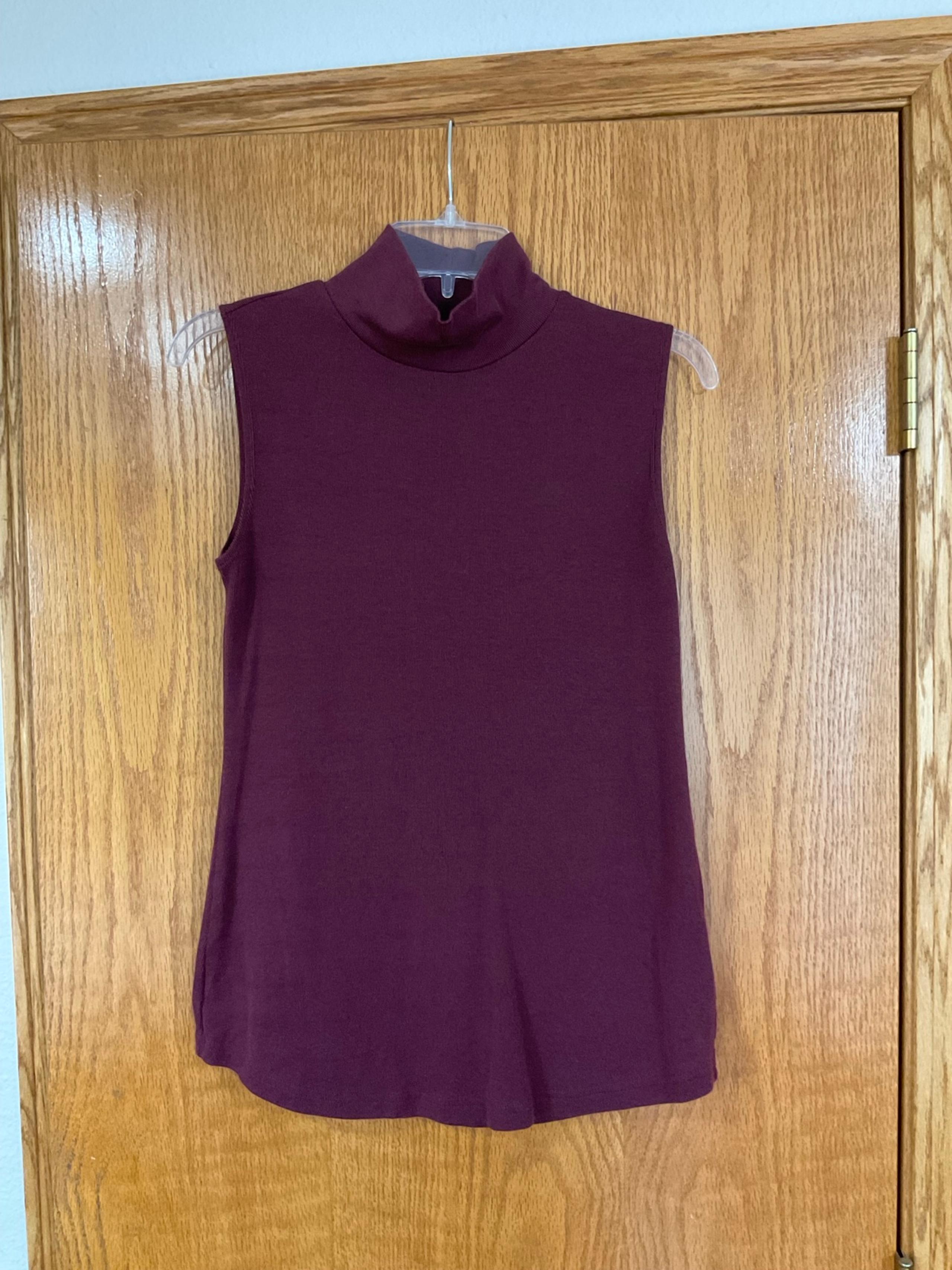 Croft & Barrow Burgandy Mock Turtleneck. Size Small