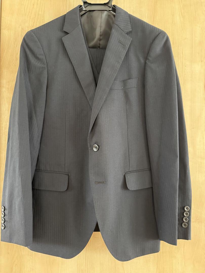 Three-piece suit, size YA5
