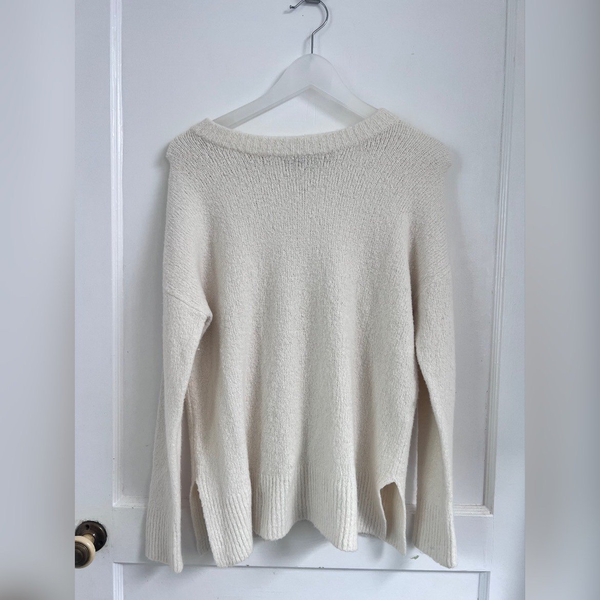 Alice + Olivia Denise Cashmere Pullover w Side Slits Soft White Like New Size XS
