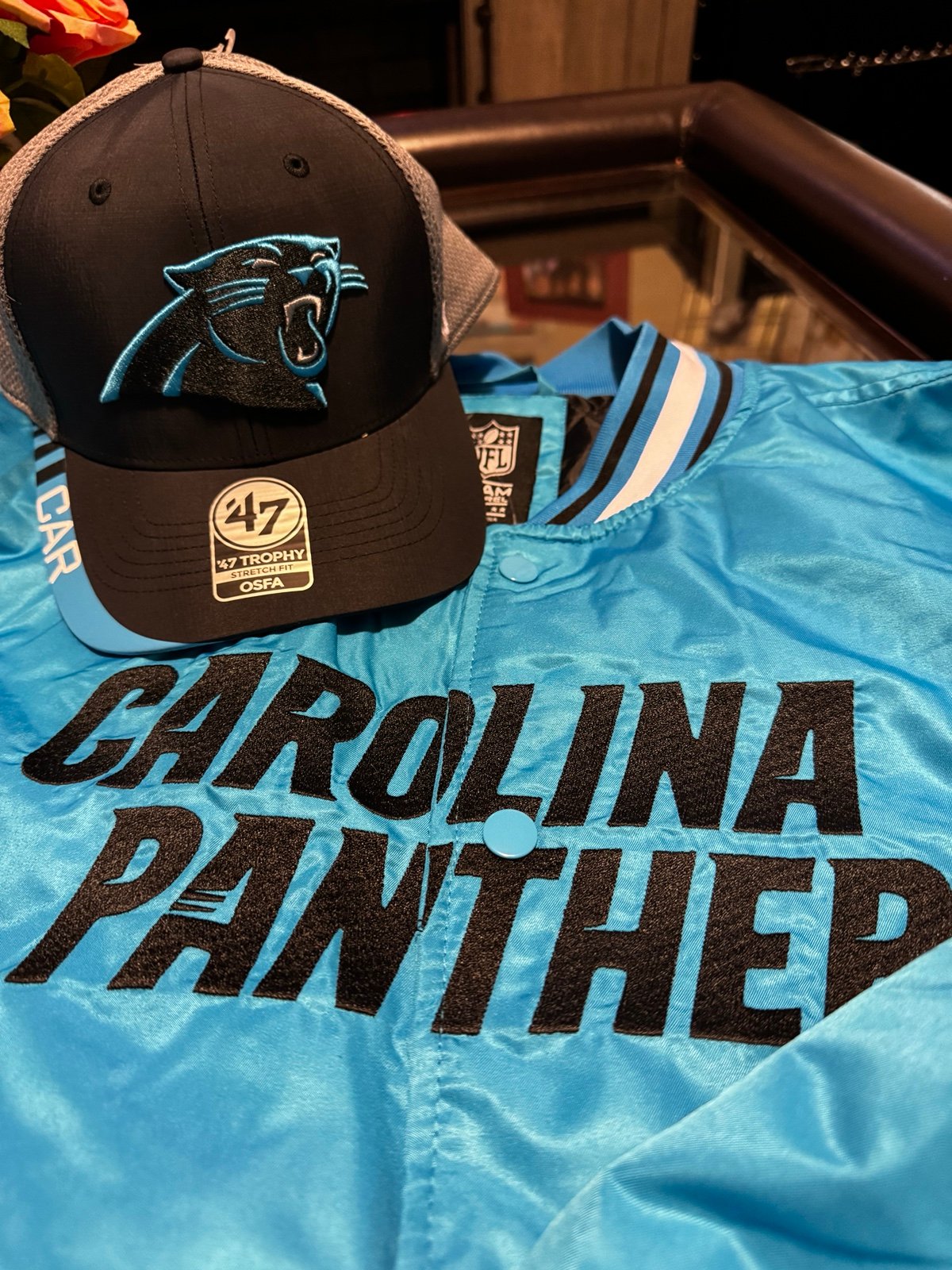 Men’s NFL Carolina Panthers Team Jacket, Blue Size XL & ‘47 MVP Panthers Cap OS