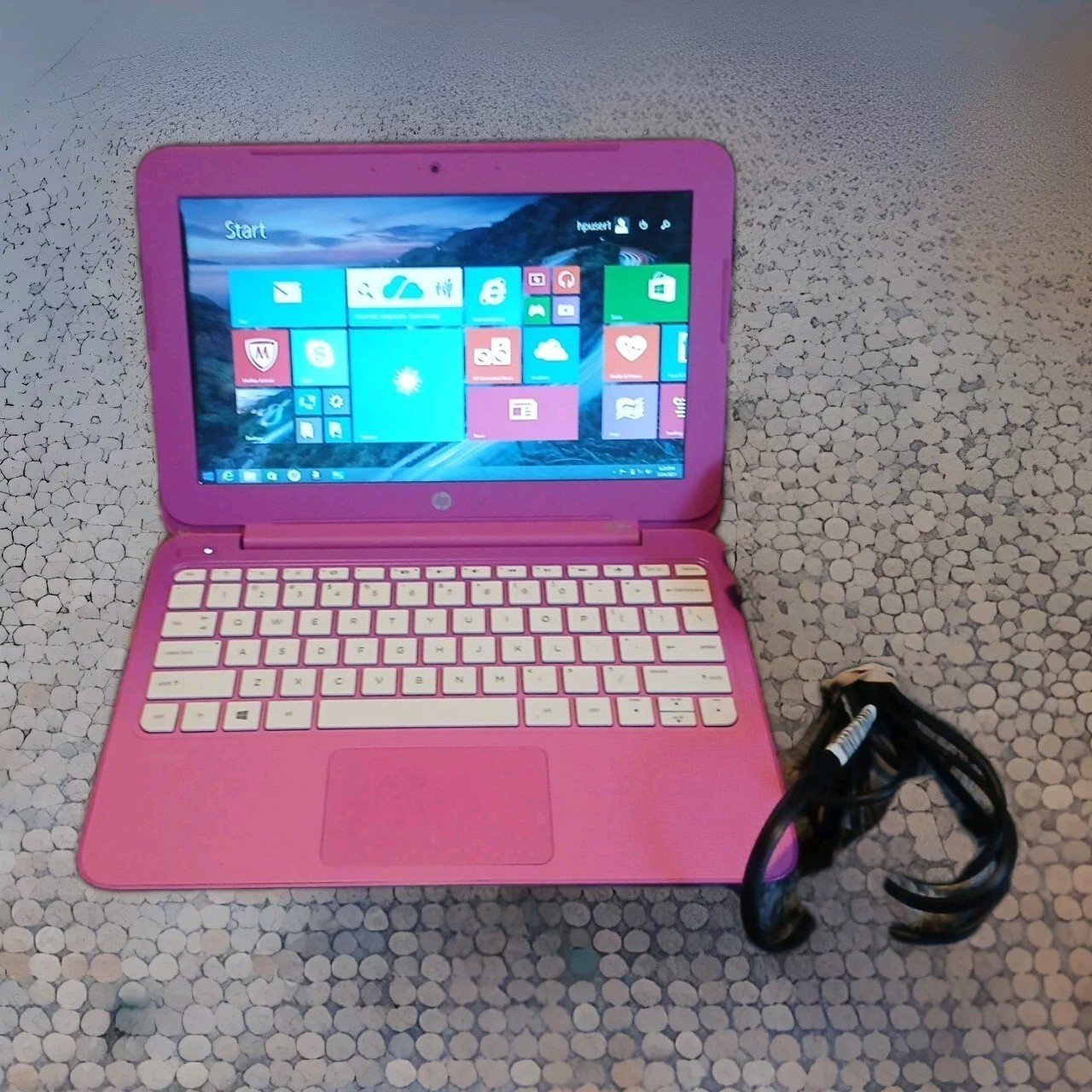 POPULAR HOT PINK HP Stream 11.6in 32gb SSD Windows 10 LAPTOP WEBCAM + MS OFFICE