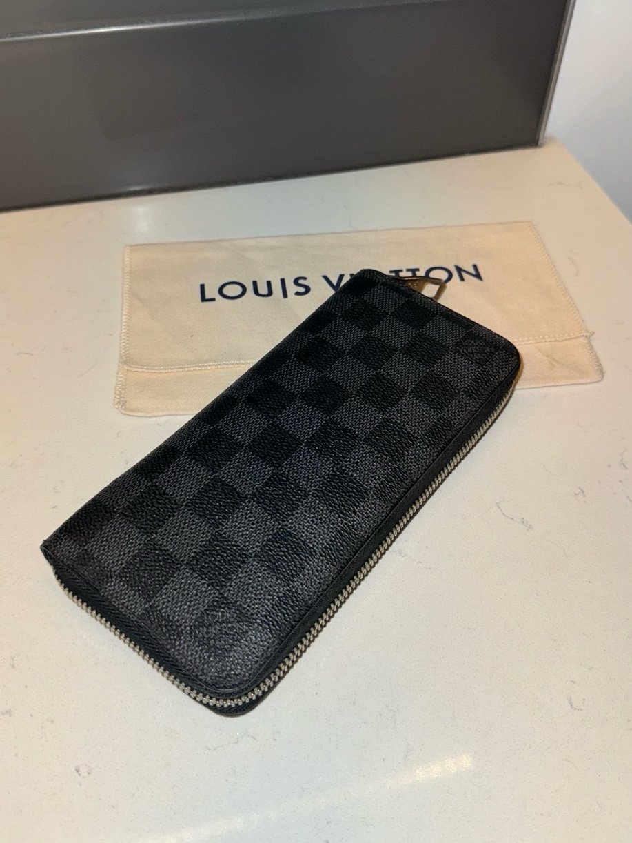 Louis Vuitton Damier graphite vertical zippy organizer