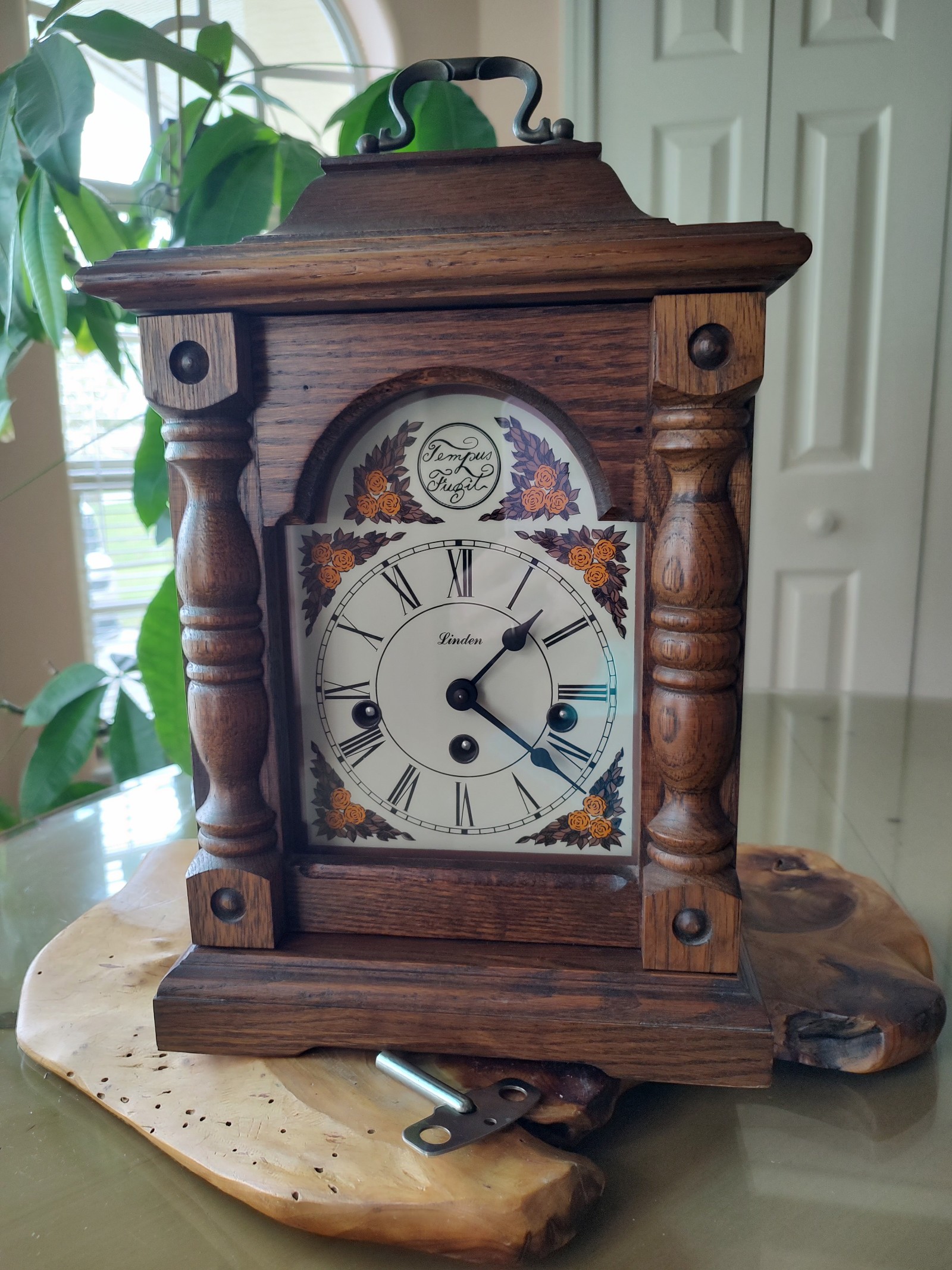 vintage TEMPUS FUGIT LINDEN oak case mantel clock