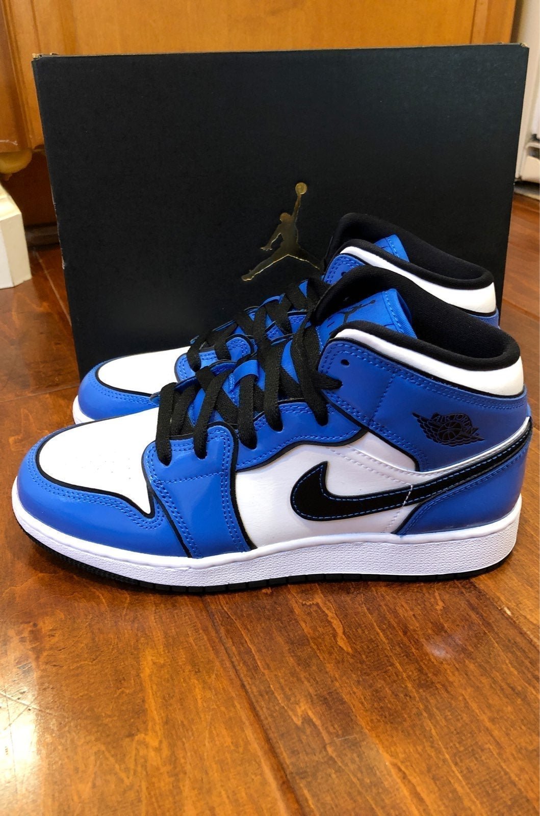 Jordan 1 Mid signal blue GS6Y