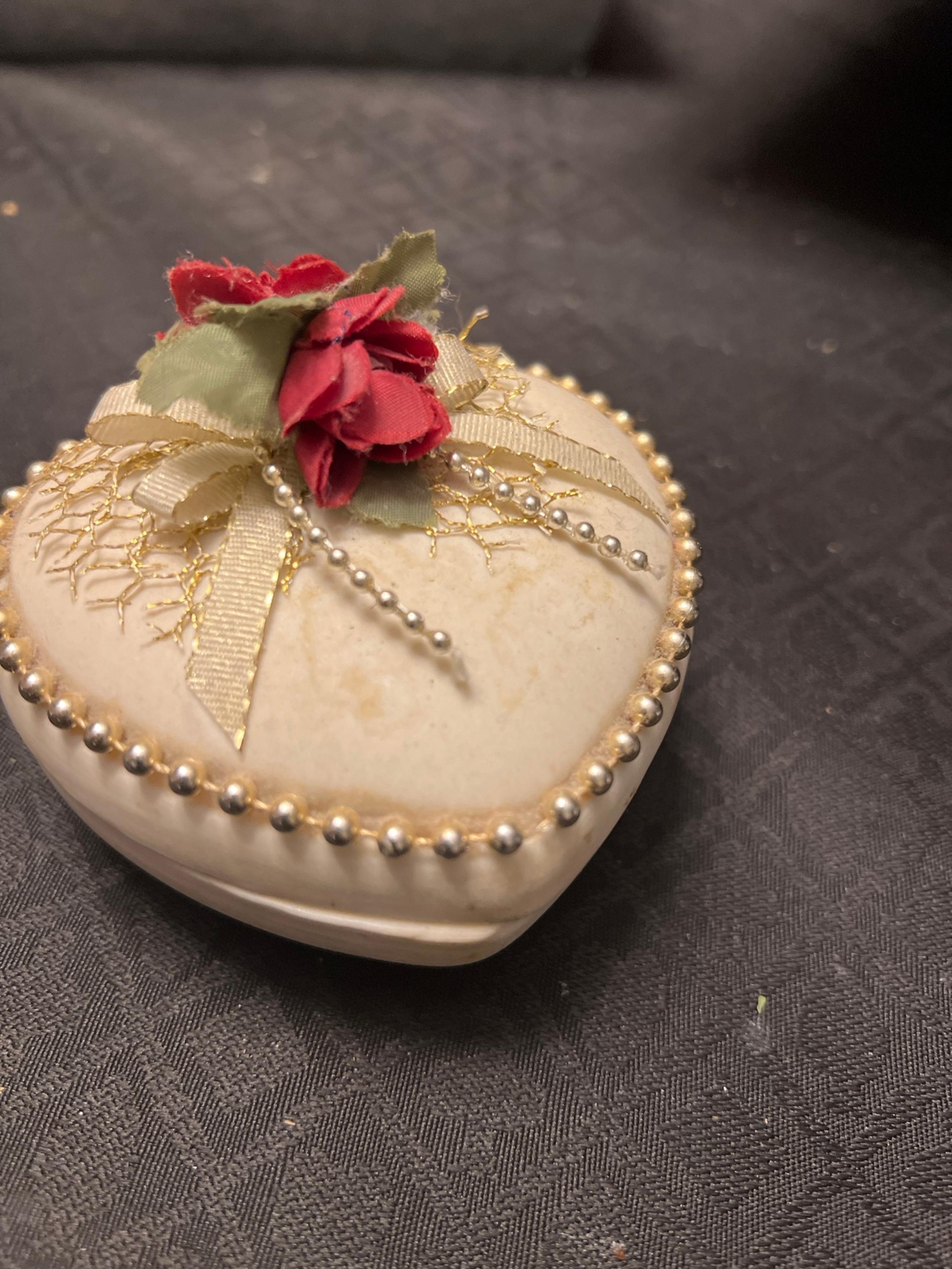 Vintage Vintage Ceramic Heart Shaped Floral Trinket Jewelry Box