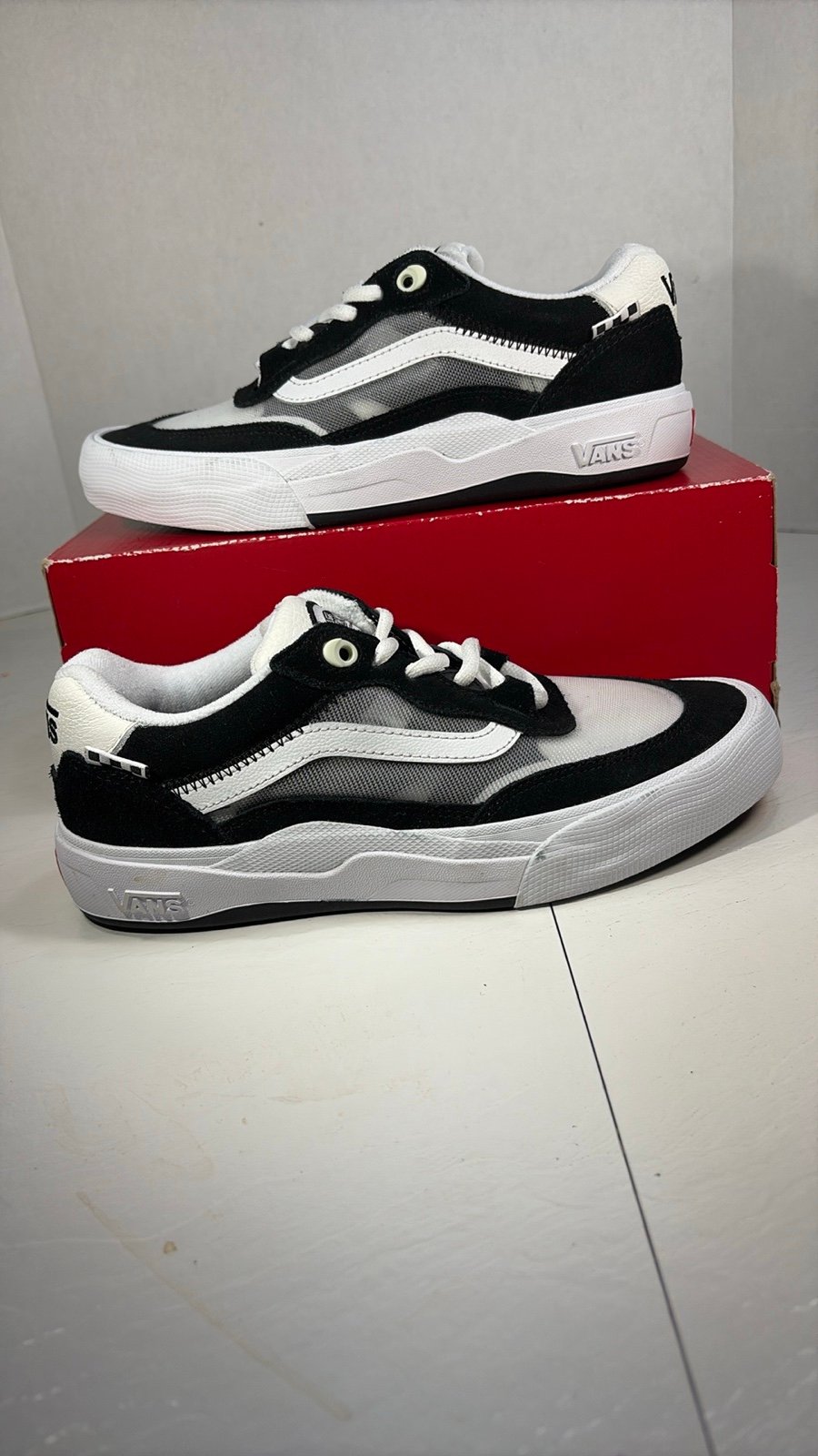 NWT Vans Wayvee Street/Skate shoes Black/True White Women’s 8