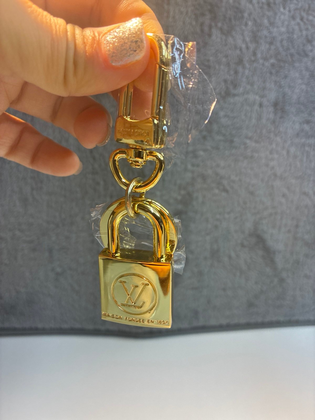 Facettes Bag Charm & Key Holder in a gold-color finish