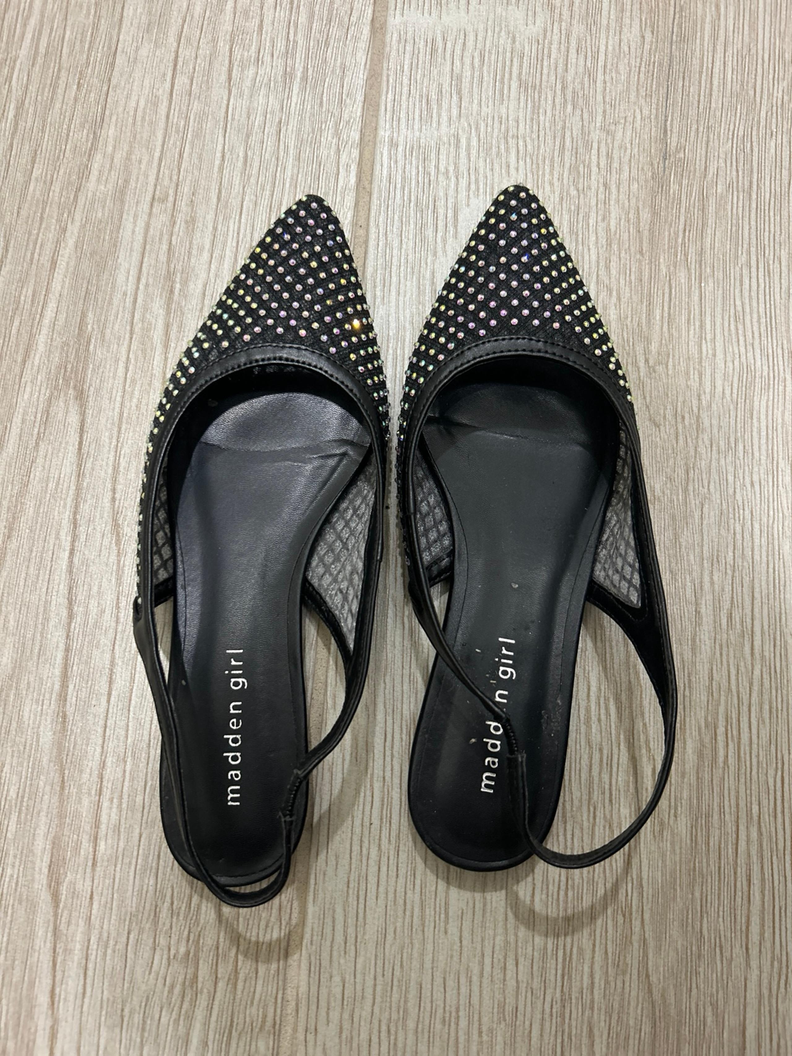 Manden Girl Black Rhinestone Pointed Flat