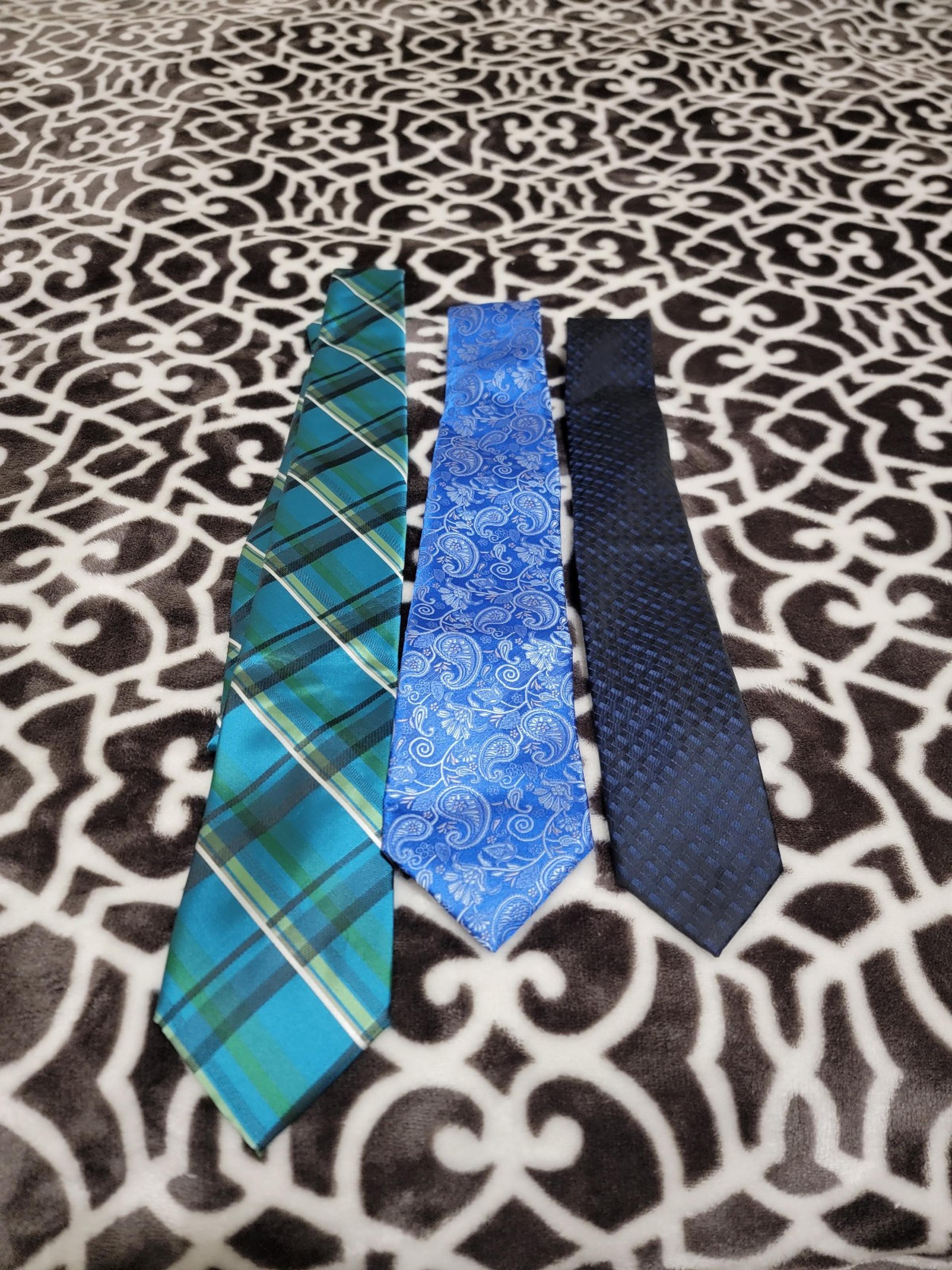 Nice ties 3 good condition mens suit pierre cardin arrow little black tie