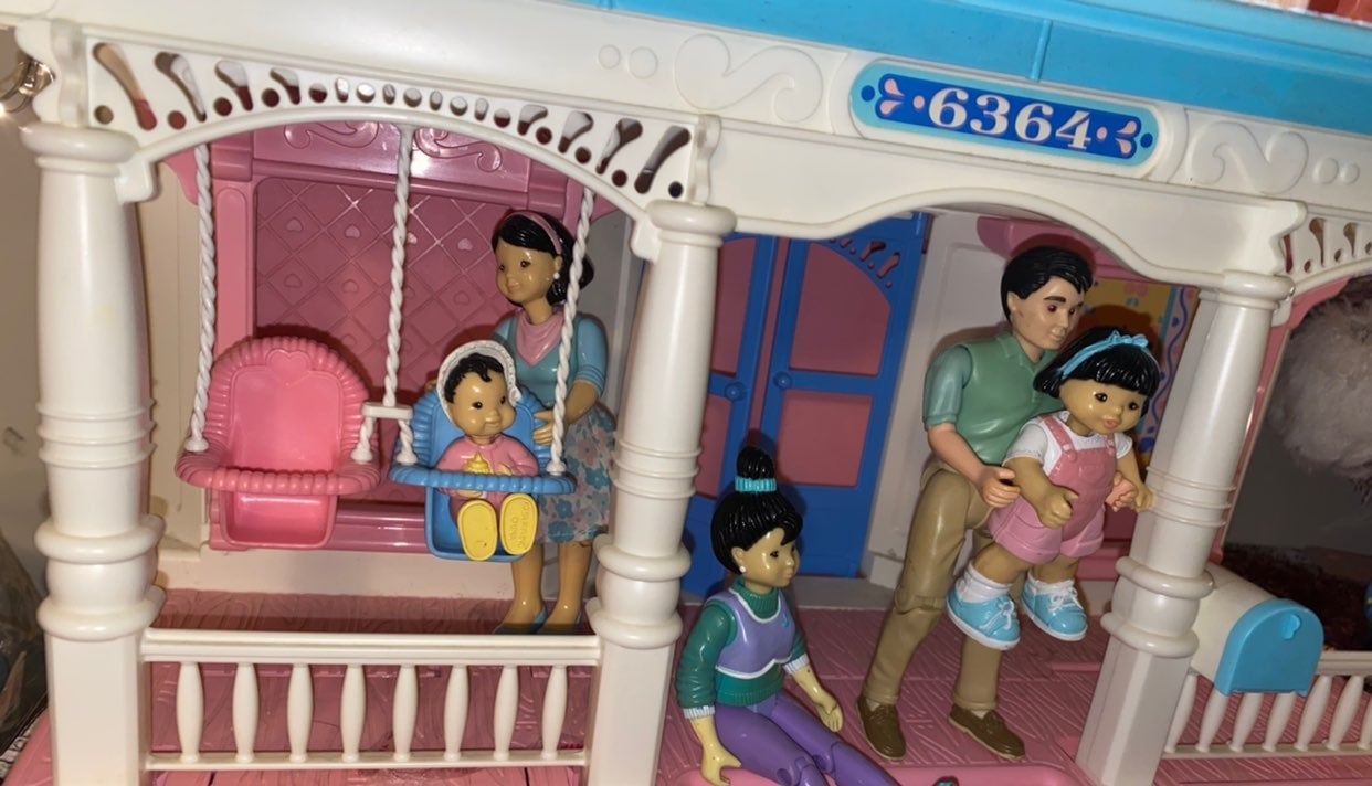 Rare ASIAN family 5!! Mom dad kids baby