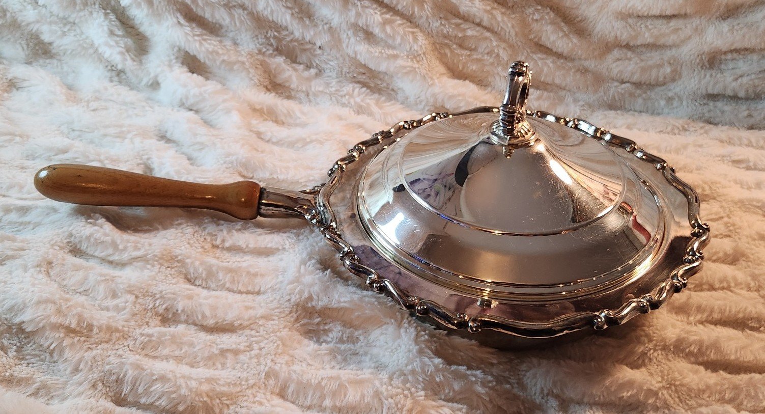 Vintage Towle (Silversmiths) Silverplate Chafing Serving Dish w/Wood Handle