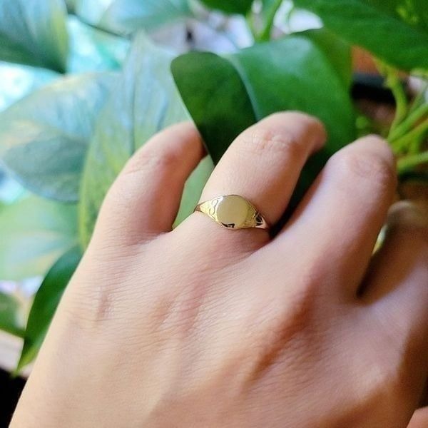 Classic 9ct 9K Solid Gold Dainty Signet Ring, size 5.5