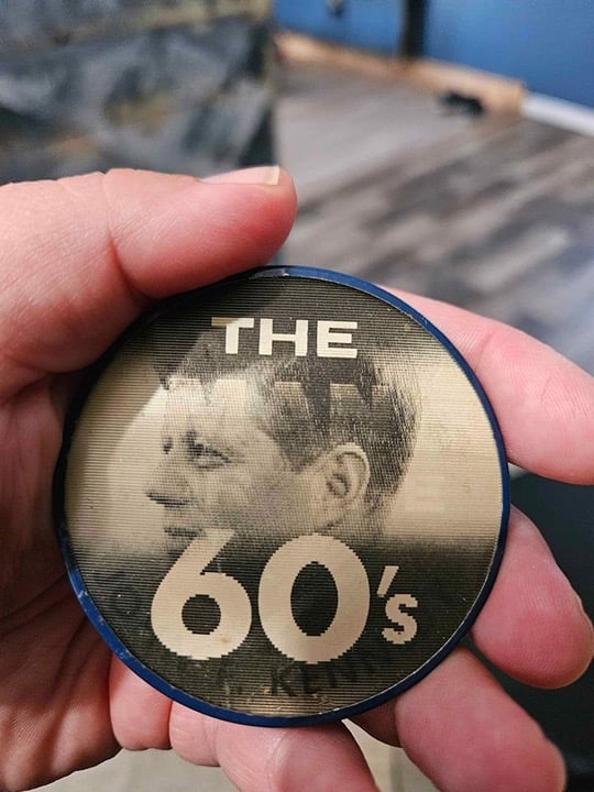 1960 JOHN F. KENNEDY JFK FLASHER VARIVUE campaign pin pinback button political