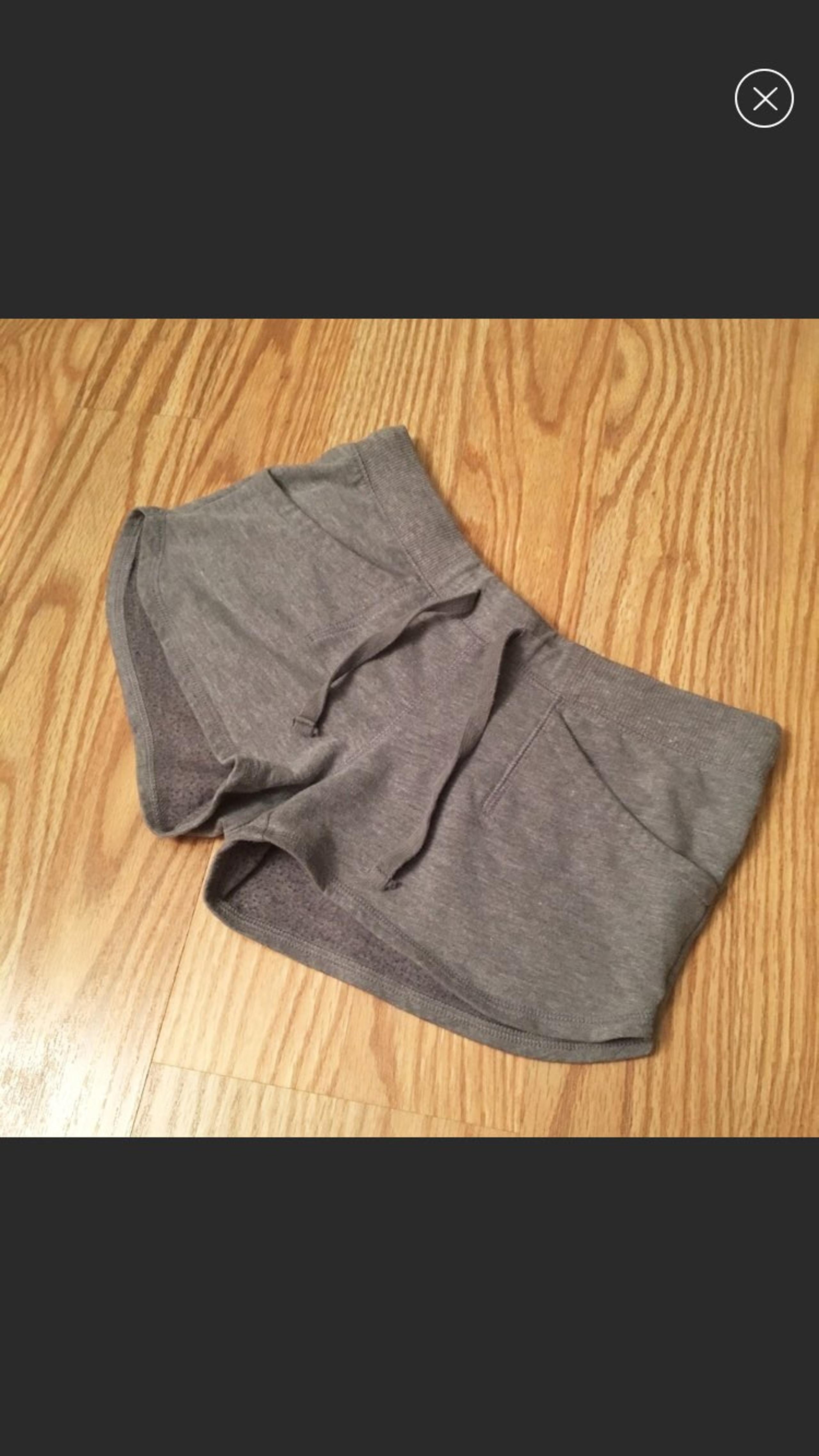 NO BOUNDARIES Grey Shorts