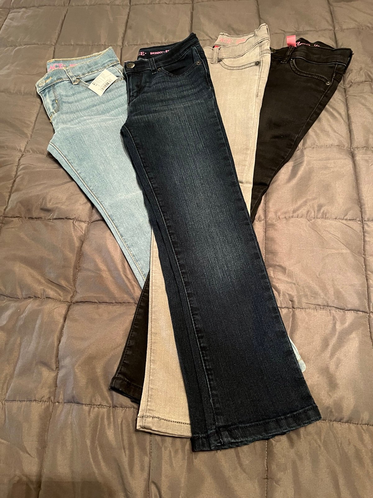 4 Pairs of Girls Jeans Size 6X/7 Skinny.Etroite from Children’s Place