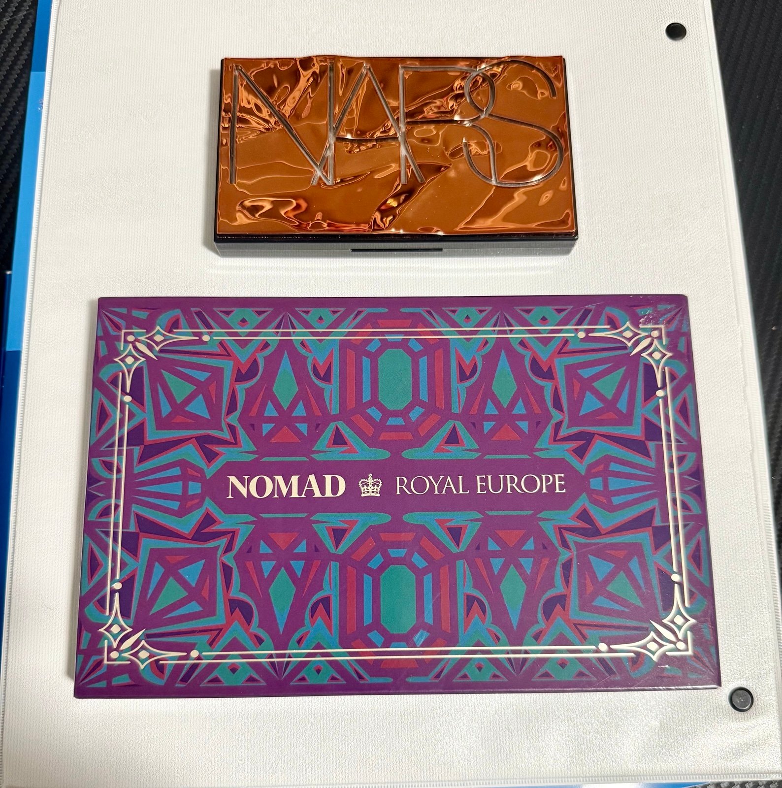 Makeup bundle: Nomad Cosmetics Royal Europe, NARS Afterglow eyeshadow palette