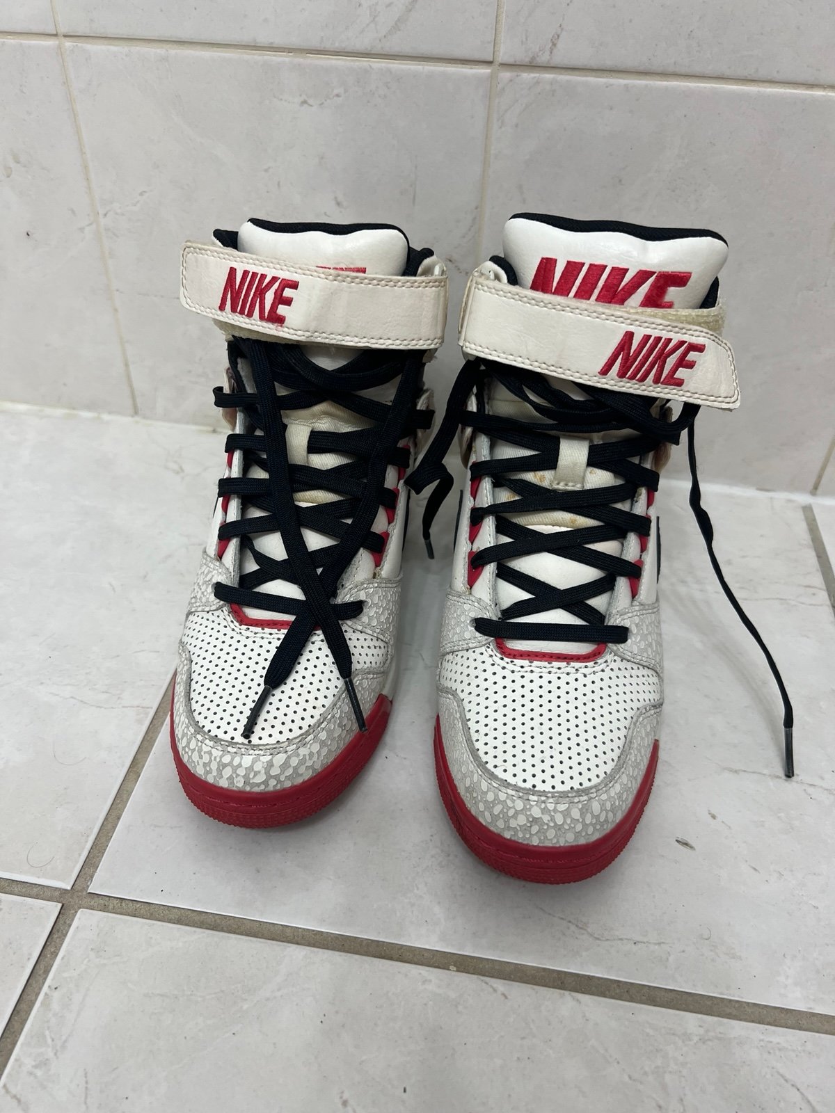 NIKE AIR REVOLUTION SKY HI WEDGE SIZE Us 6  red white and black