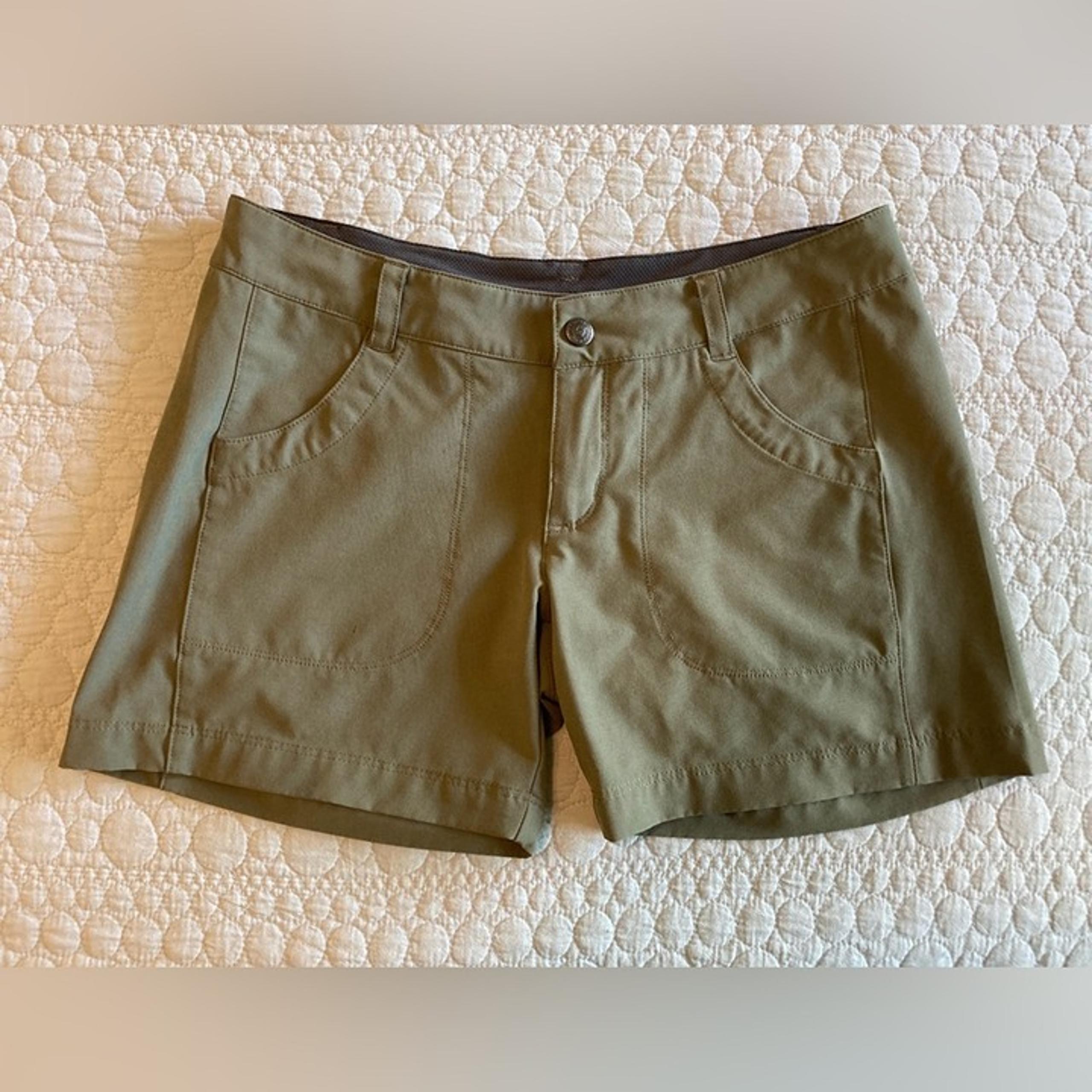 Women's Common Threads Green Poly Cargo Shorts Lightweight Size 2 - Patagonia