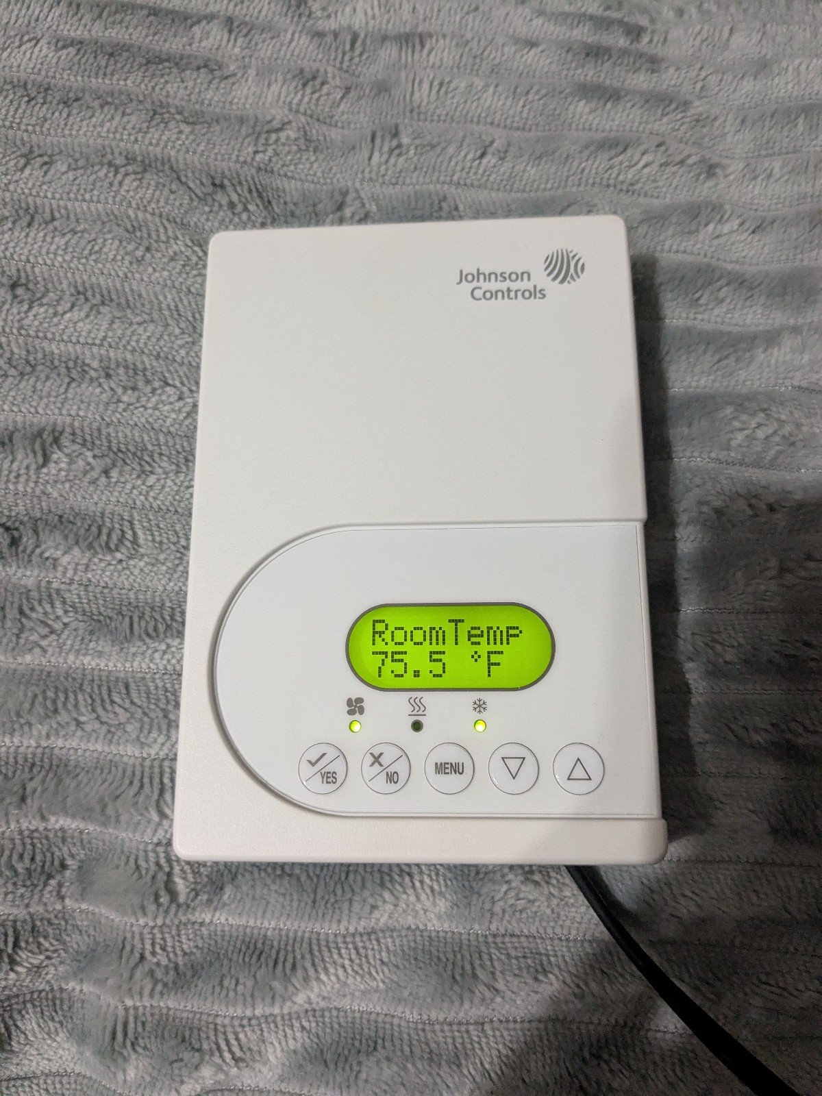 JOHNSON CONTROLS TEC2602-4 / TEC26024 Used Works. BACnet heat pump thermostat