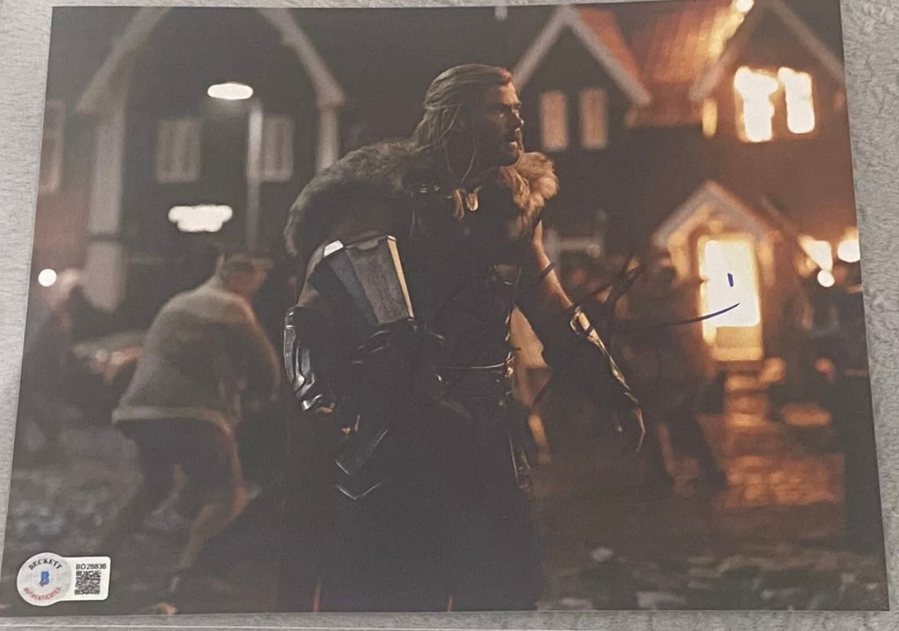 Chris Hemsworth Signed Autographed 8x10 Thor Photo Beckett BAS COA Marvel