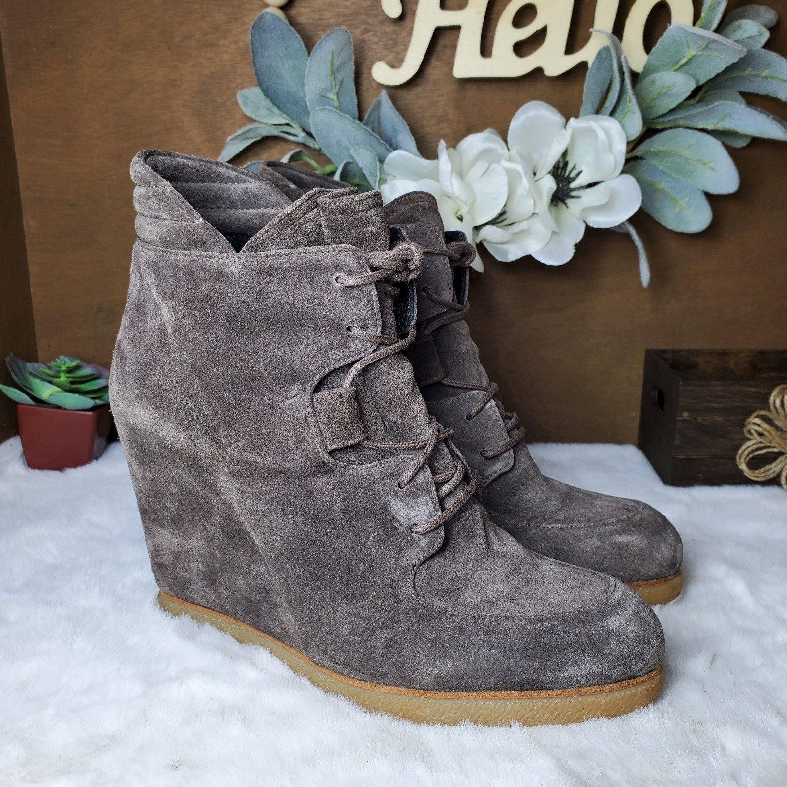 Stuart Weitzman Kidstuff Suede Wedge Women's Size 6.5