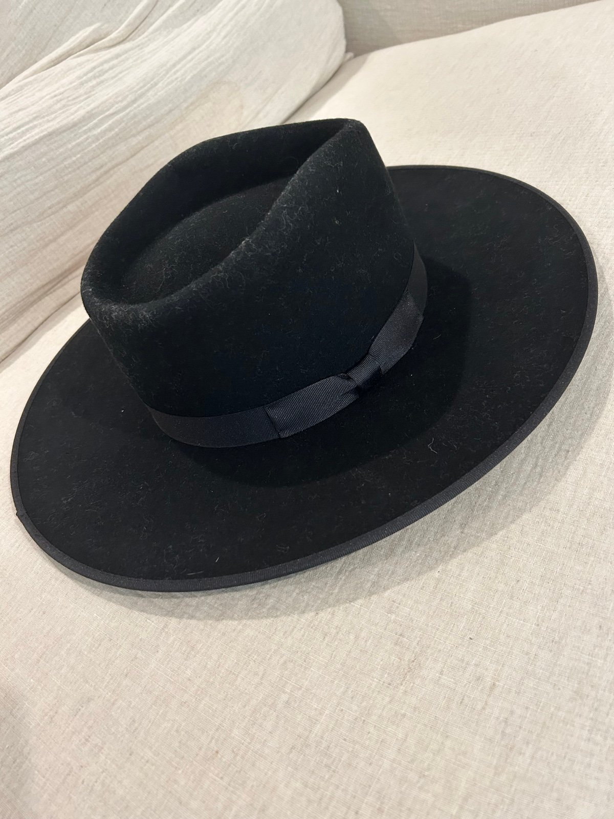 Black lack of color hat