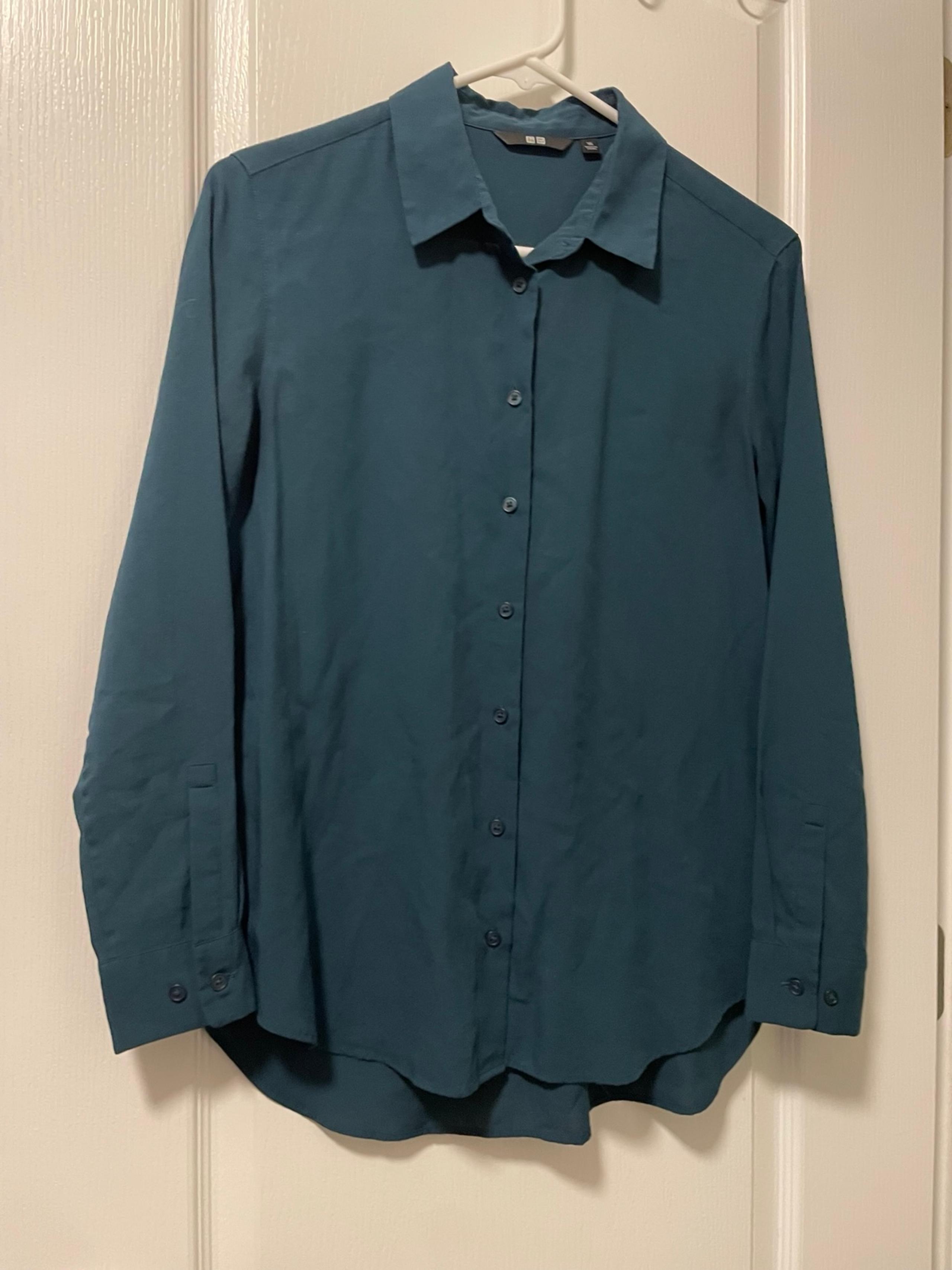 Uniqlo button down shirt XS