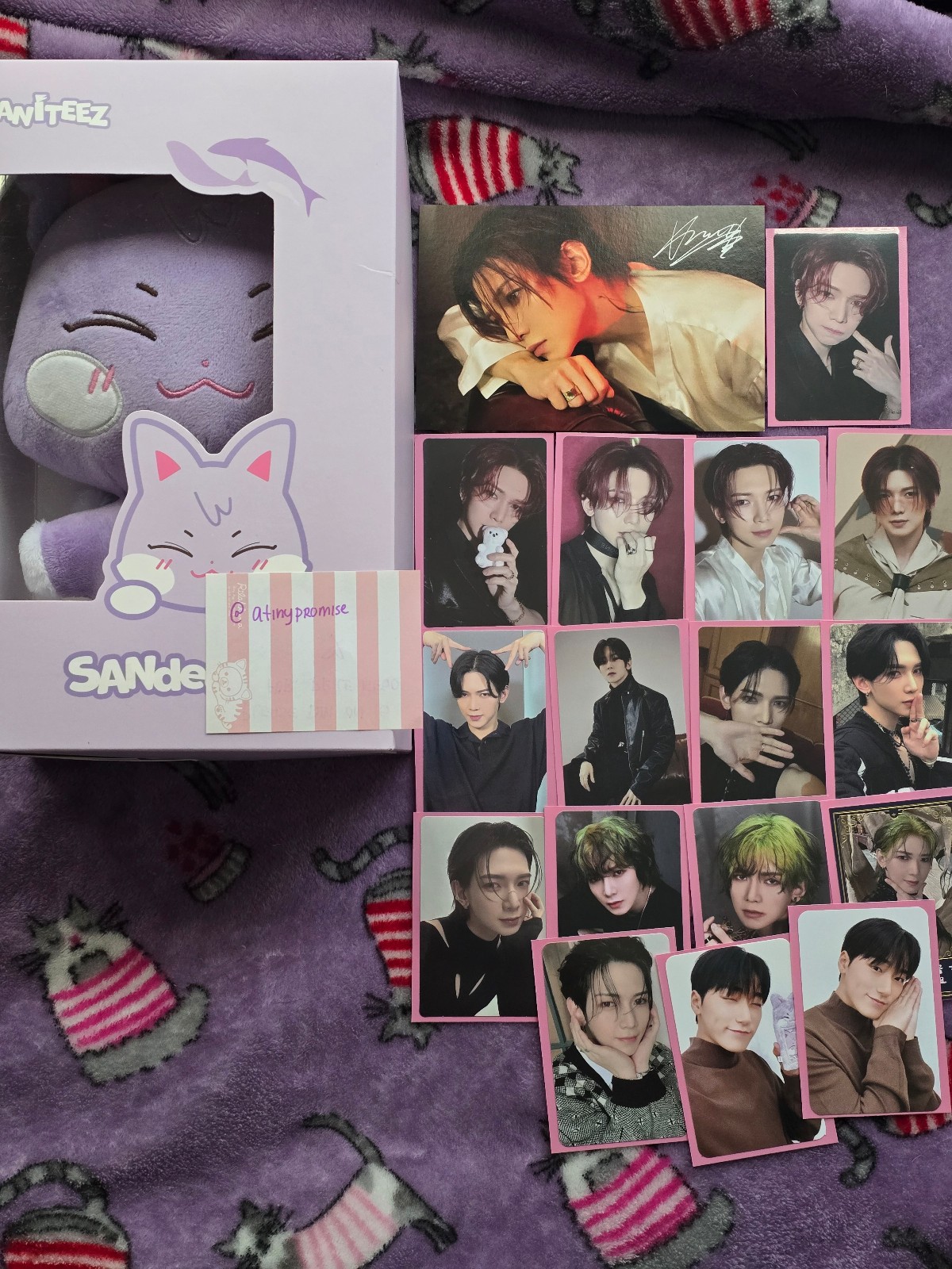 ATEEZ MERCH PHOTOCARD LOT