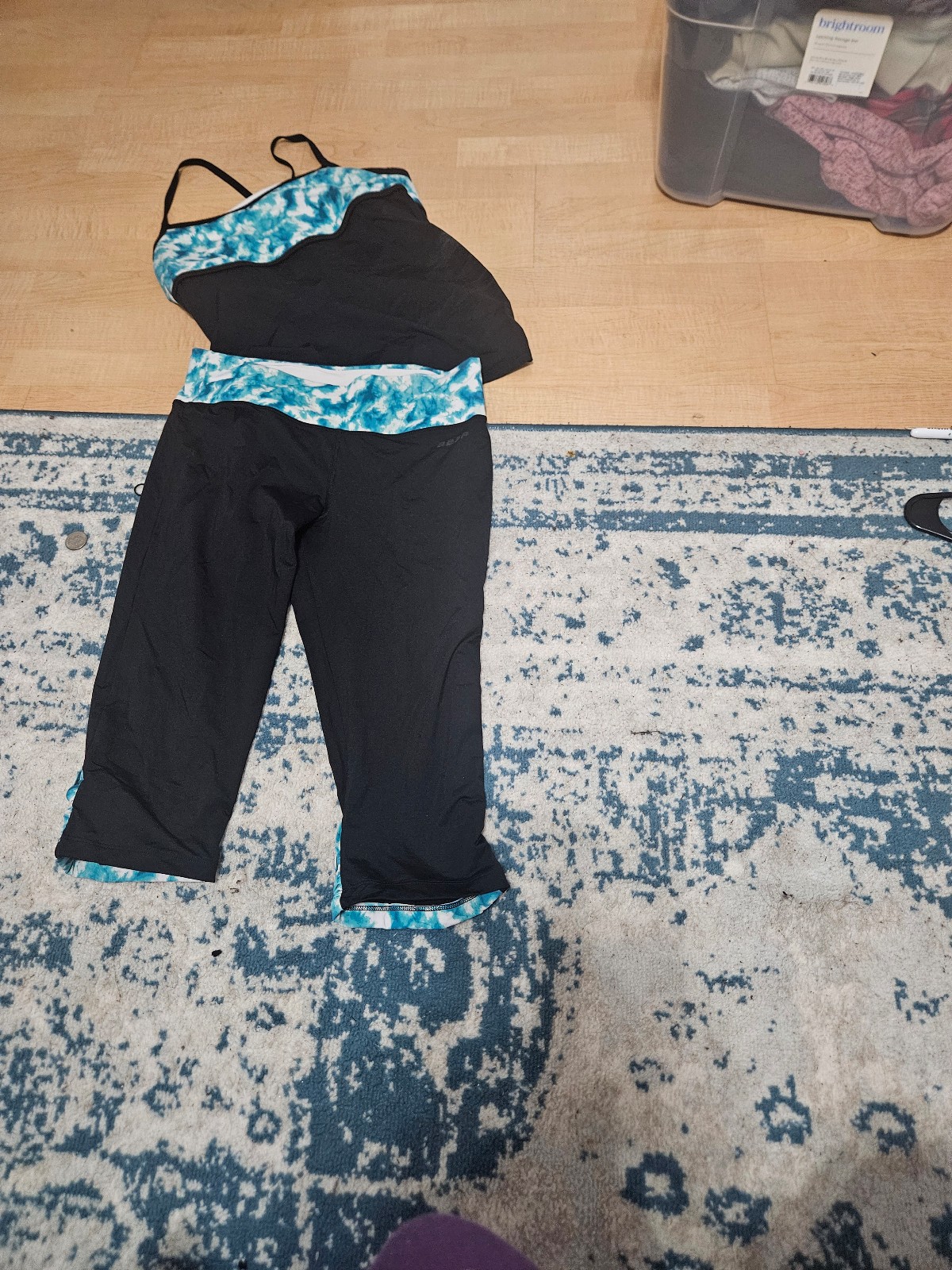 Womans clothes to many for pics SML & Shoes 7/8 &purses