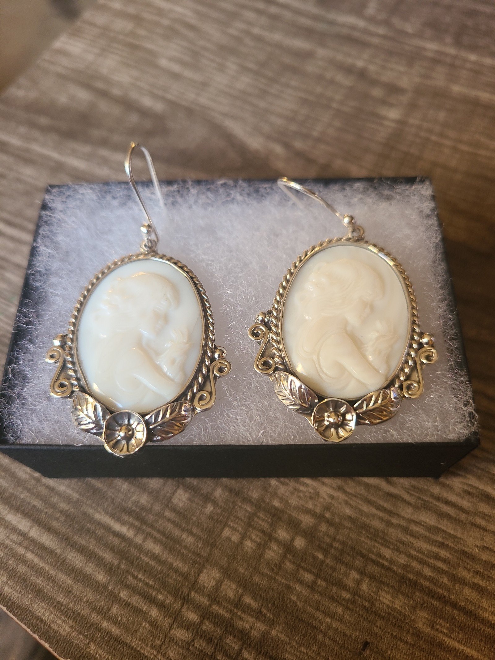 Mother Pearls Cameo Dangled Earrings in Sterling Silver 9.25 from Taxco
