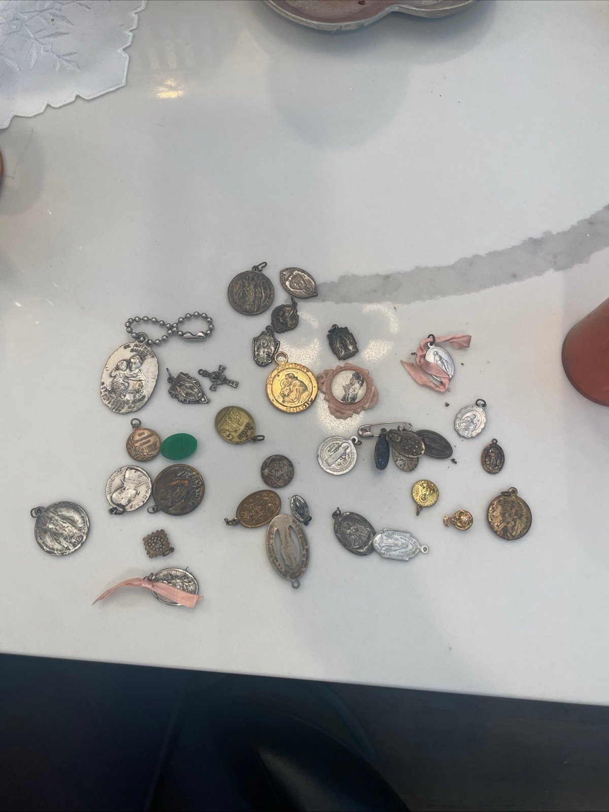 Lot Religious Medals Virgin Mary And Other Religious Metals And Pendants