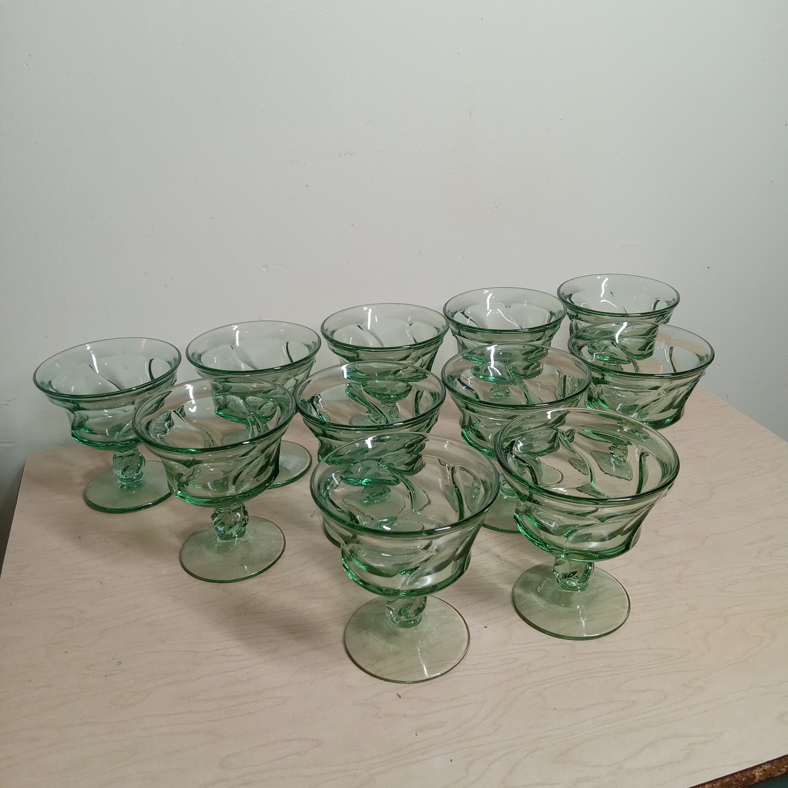 Set Of 11 Jamestown Green Fostoria Elegant 4.5 Sherbet Dessert Glass Swirl Stem