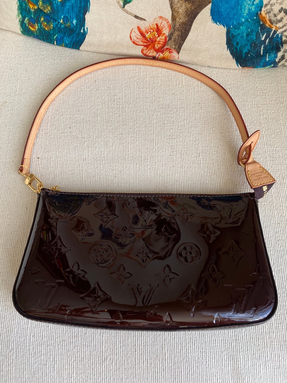 LOUIS VUITTON Vernis Pochette Accessoires Hand Bag Amarante