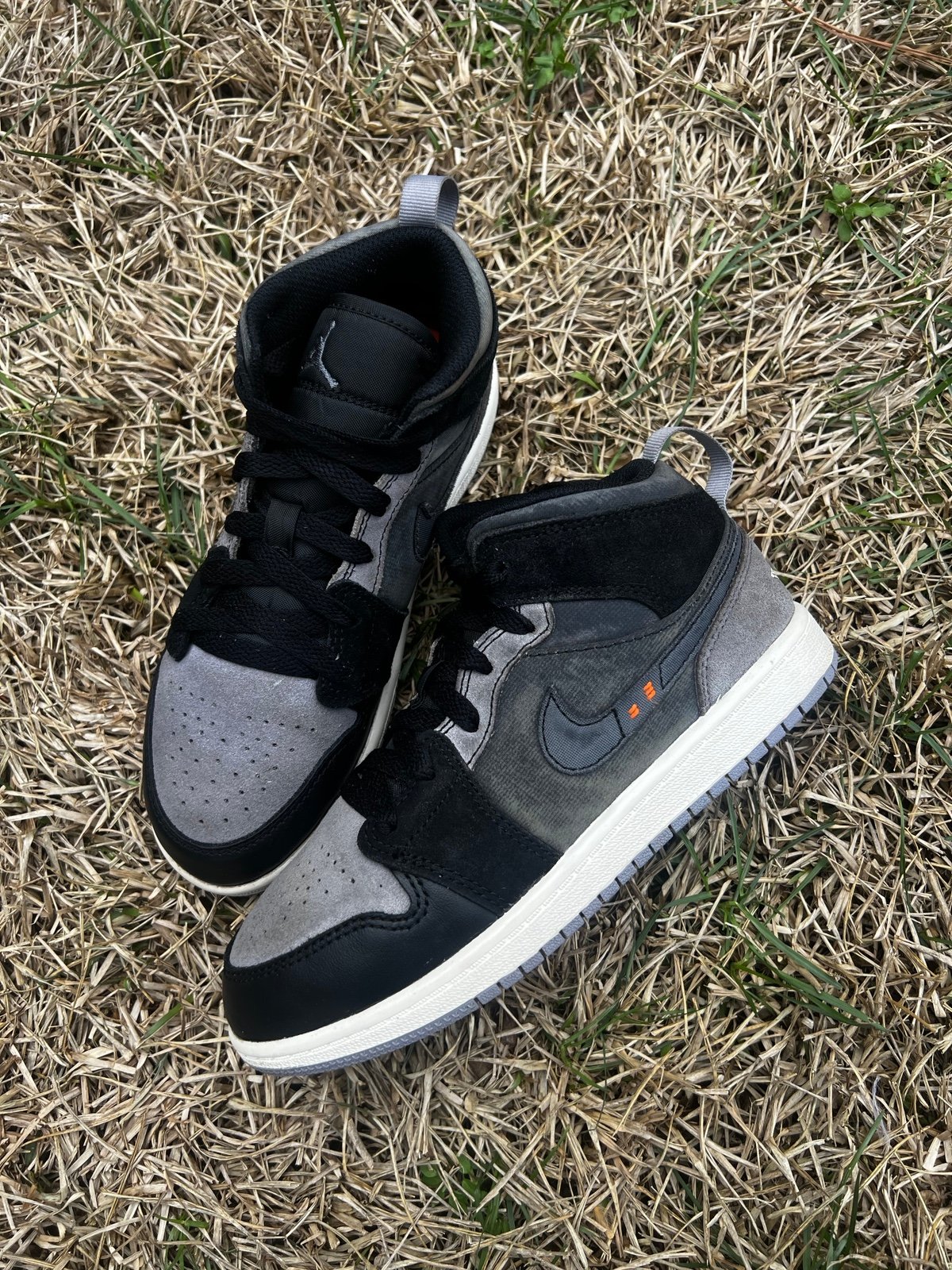 CLEAN Air Jordan 1 Mid Retro size 2 Kids Craft Inside Out shoes