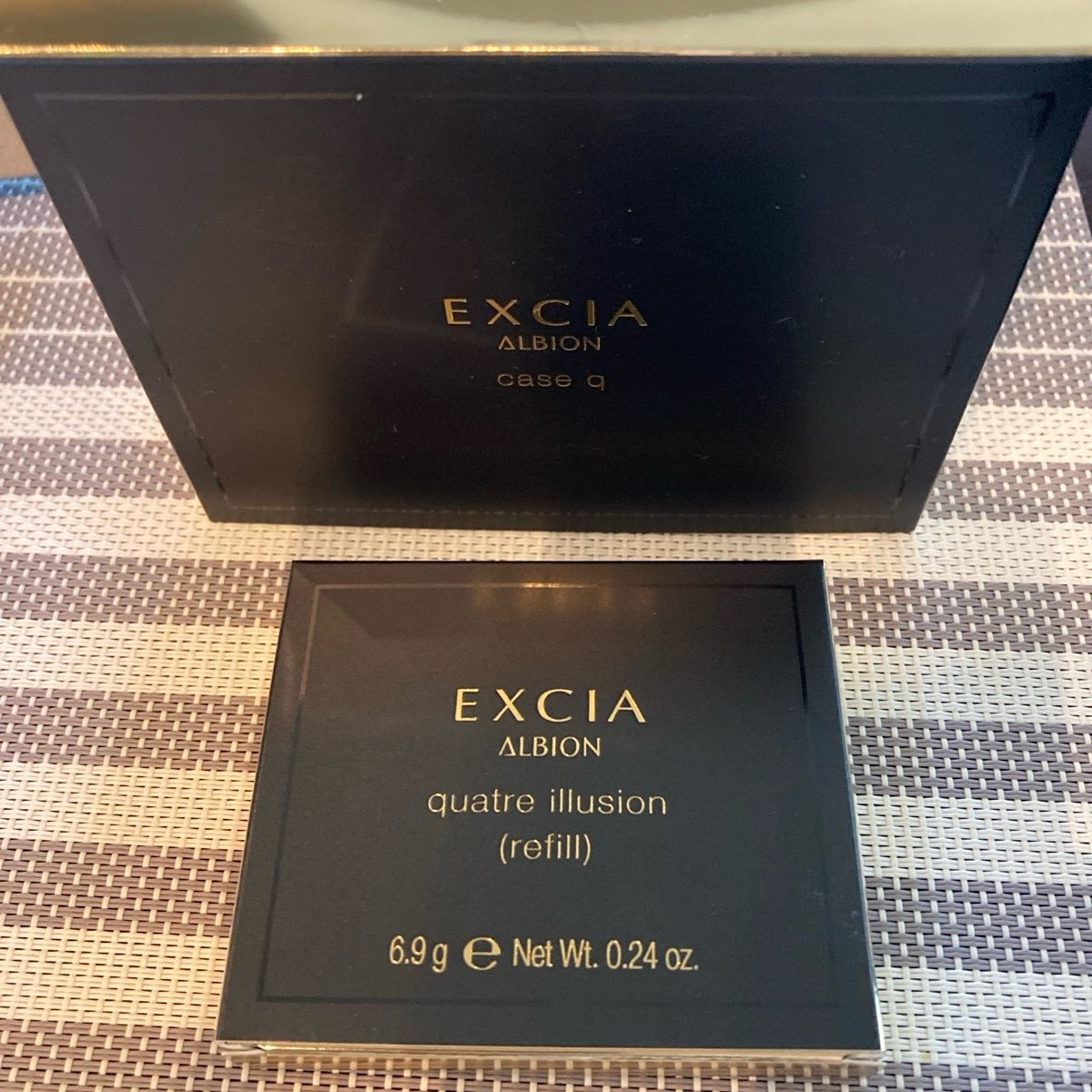 Albino excia face powder