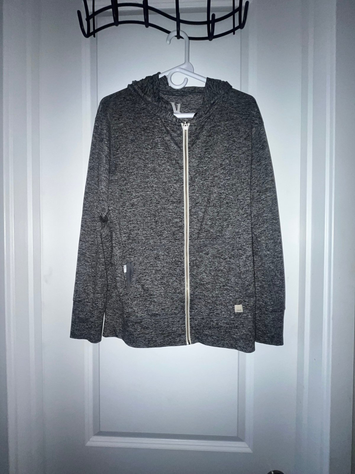 Vuori Jacket Womens Large Long Sleeve full Zip Lightweight Gray Hoodie
