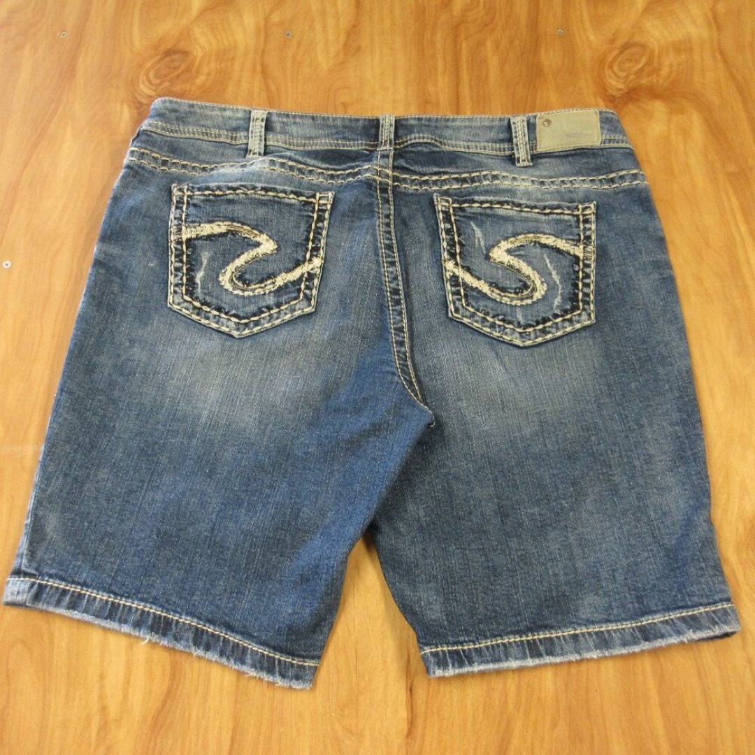 SILVER JEANS Suki Bermuda Jean Shorts Plus Sz 20 L9-10 Distressed Stretch Denim