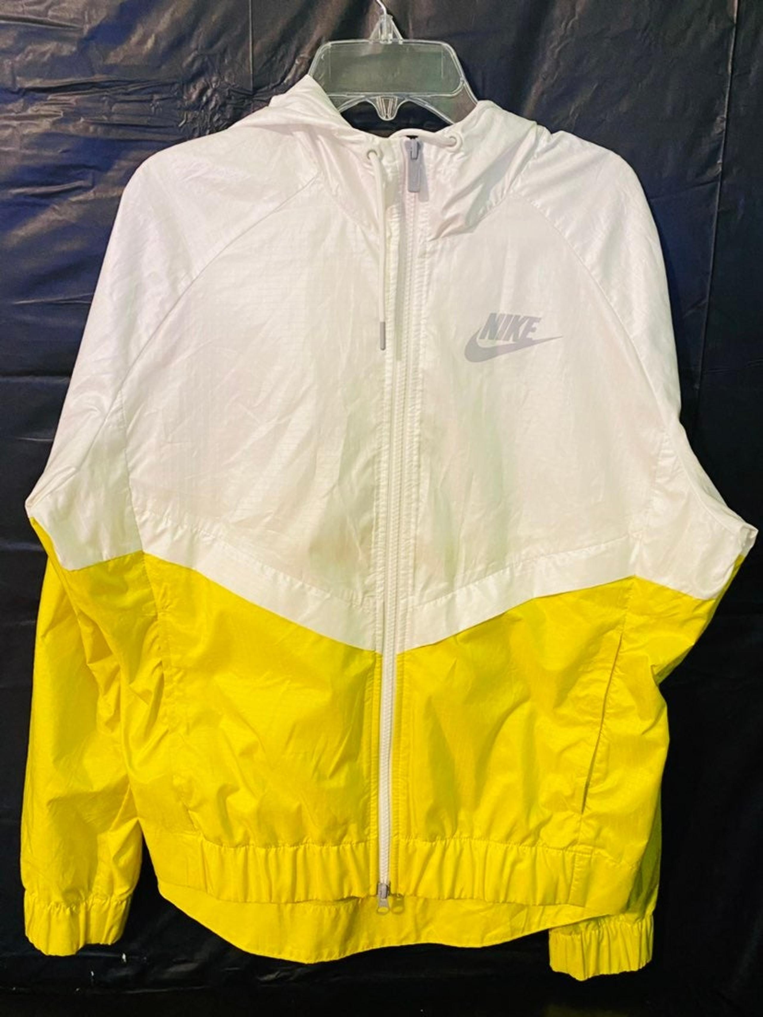 Nike Women's NSW Windrunner Jacket Sz M