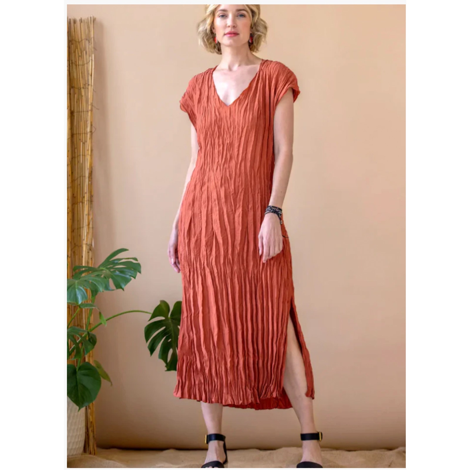 Go Silk Crinkle Cut Midi Dress Washable Silk Cayenne V-Neck Orange Size Medium