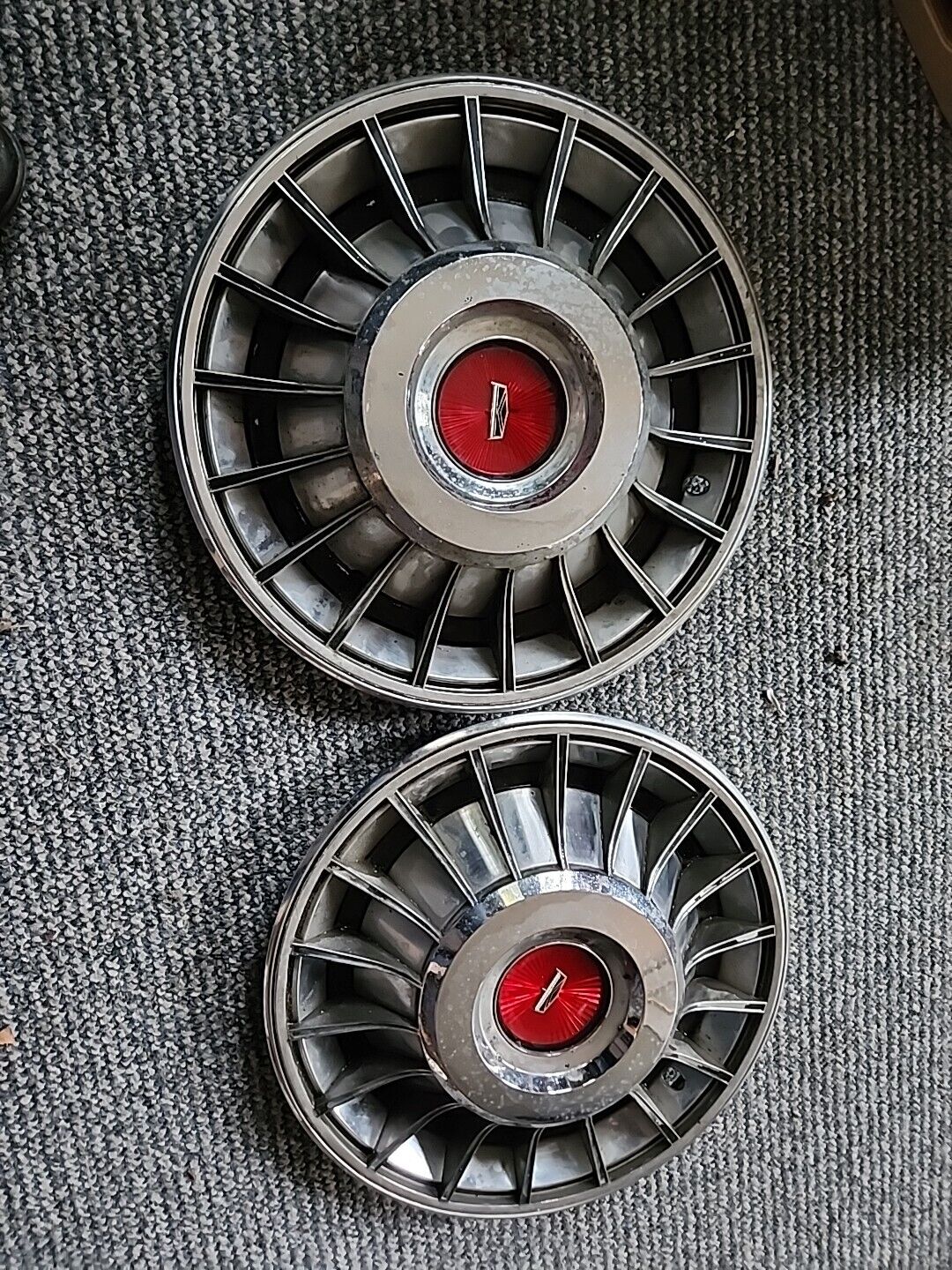 2 Fairlane, Torino, Mustang, Montego: 1970- 1973, 14 Inch HubCaps hub caps
