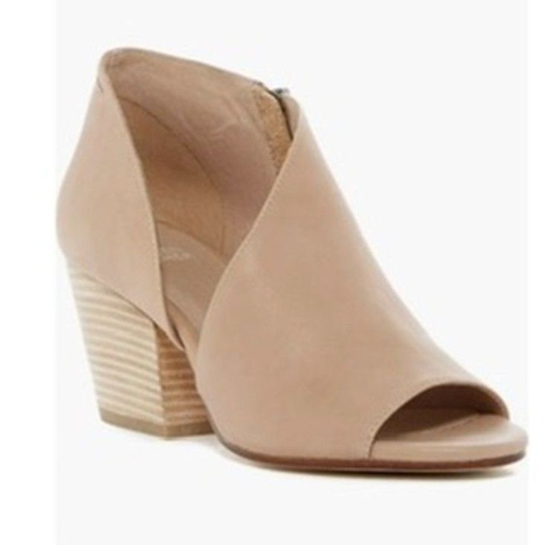 EUC Eileen Fisher Drake Asymmetrical Leather Bootie size 9
