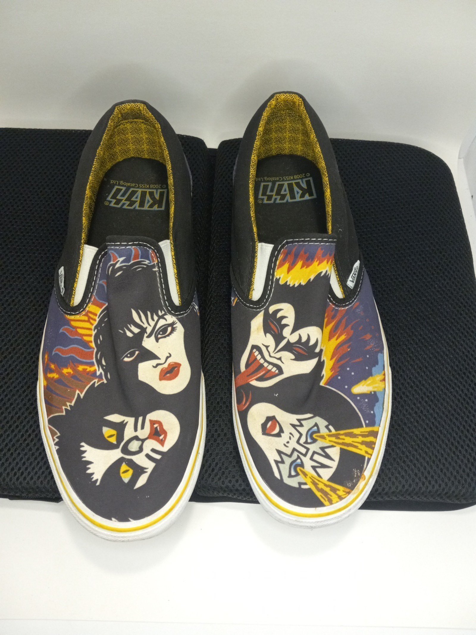 VANS slipons with kiss
