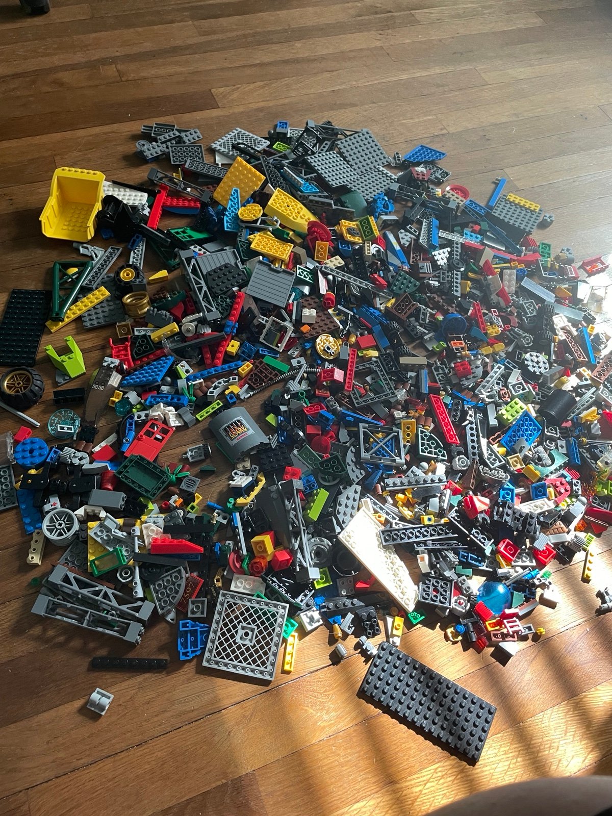 LEGO Bulk LOT 4 lbs pounds Assorted Pieces Parts Minifigures 2000’s 2010’s Rare