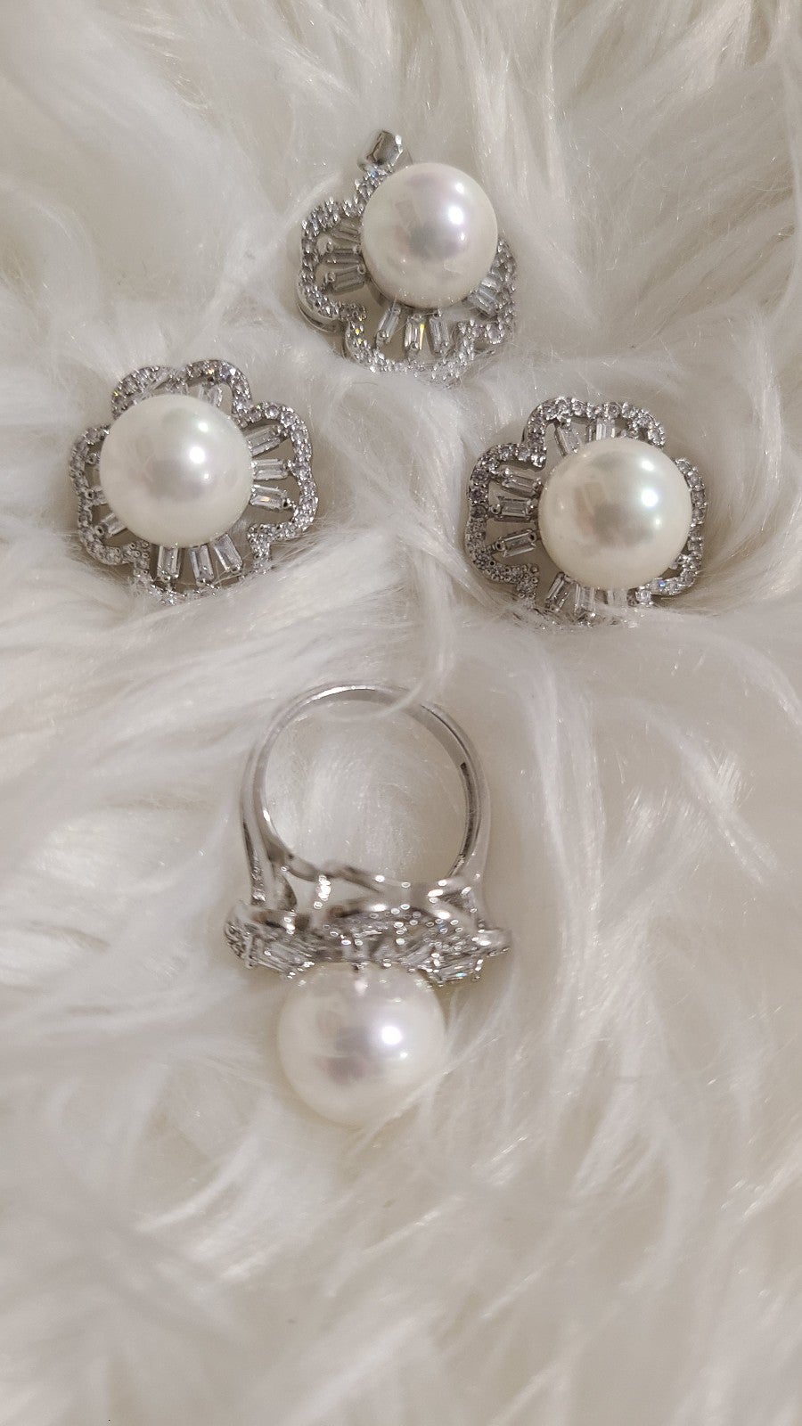 Cultured Pearls Jewelry Set Surrounded by Baguette and Round Austrian Crystal