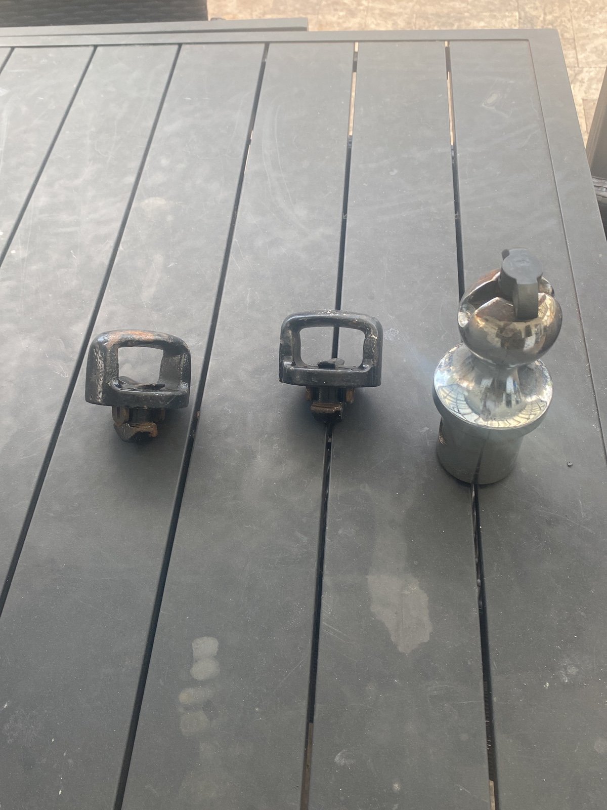 5th wheel ball with 2 safety chain attachments
