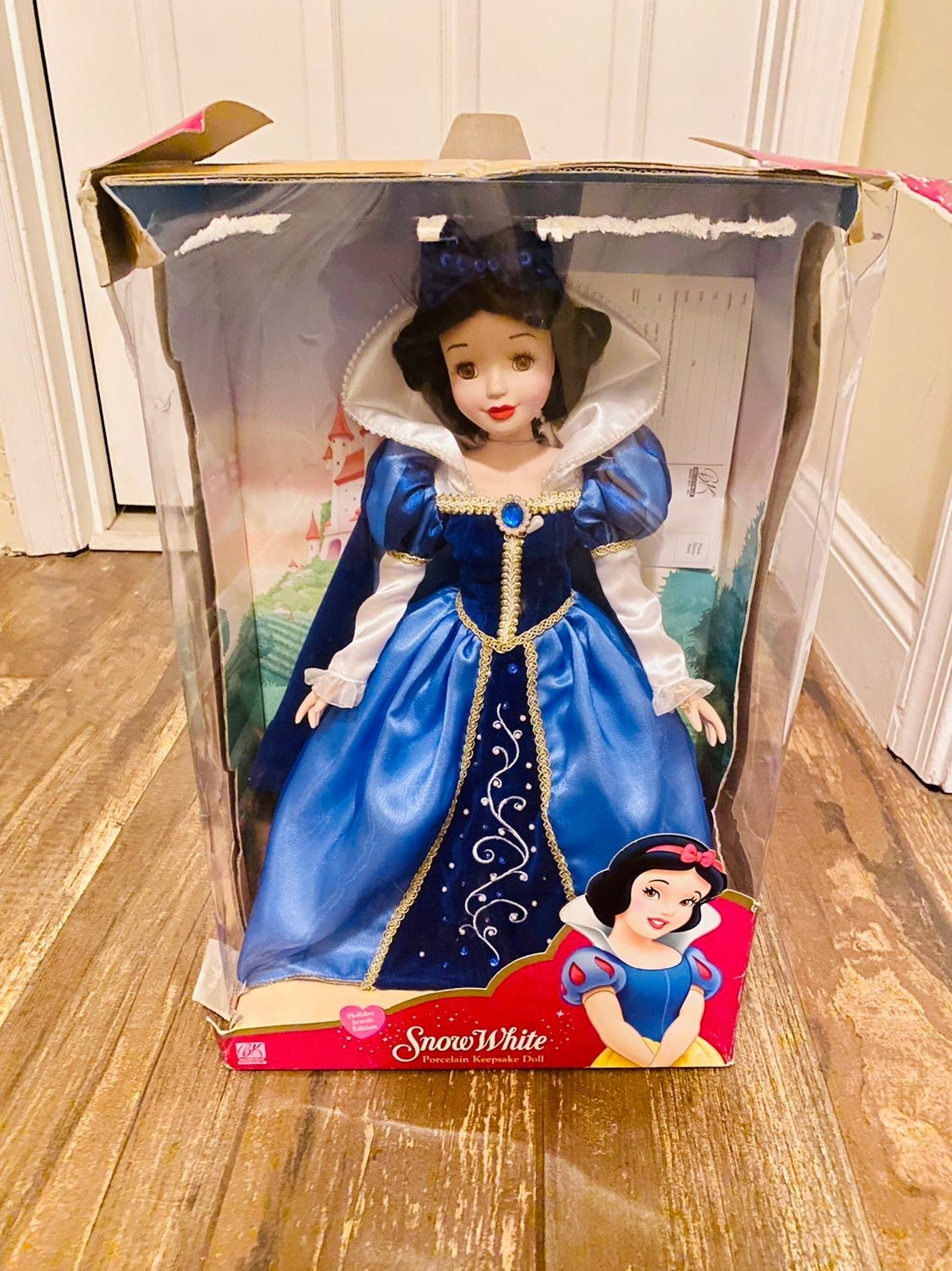 2003 Snow White Porcelin Doll
