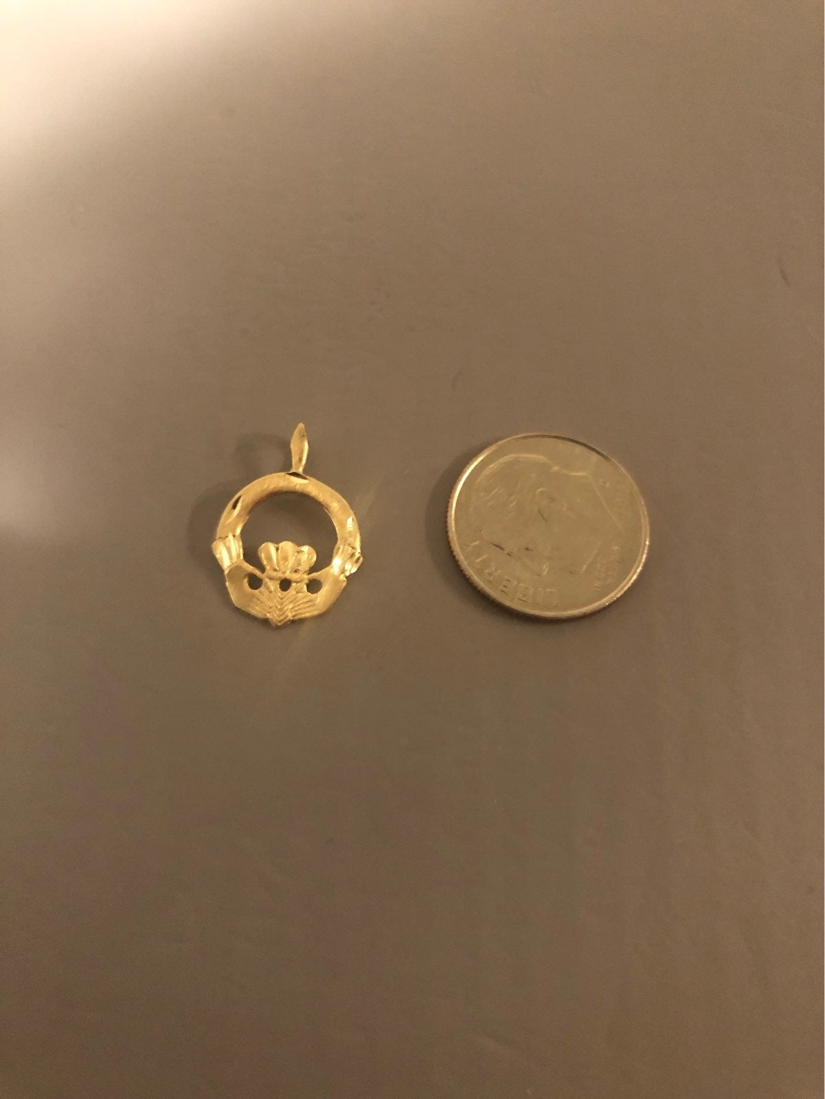 Nwot 14k yellow gold claddagh pendant