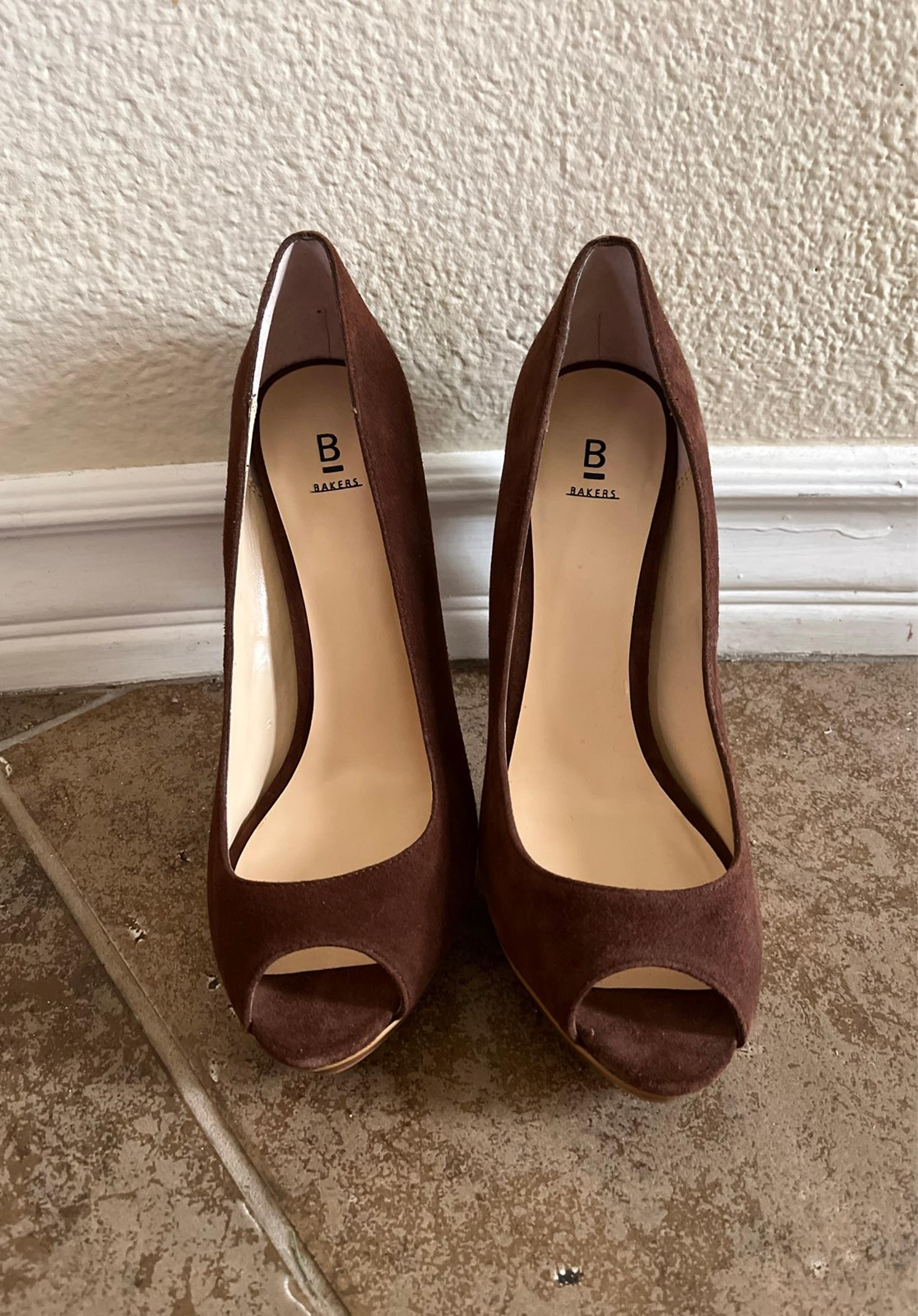 BAKERS Brown sude women dress shoes size 8M